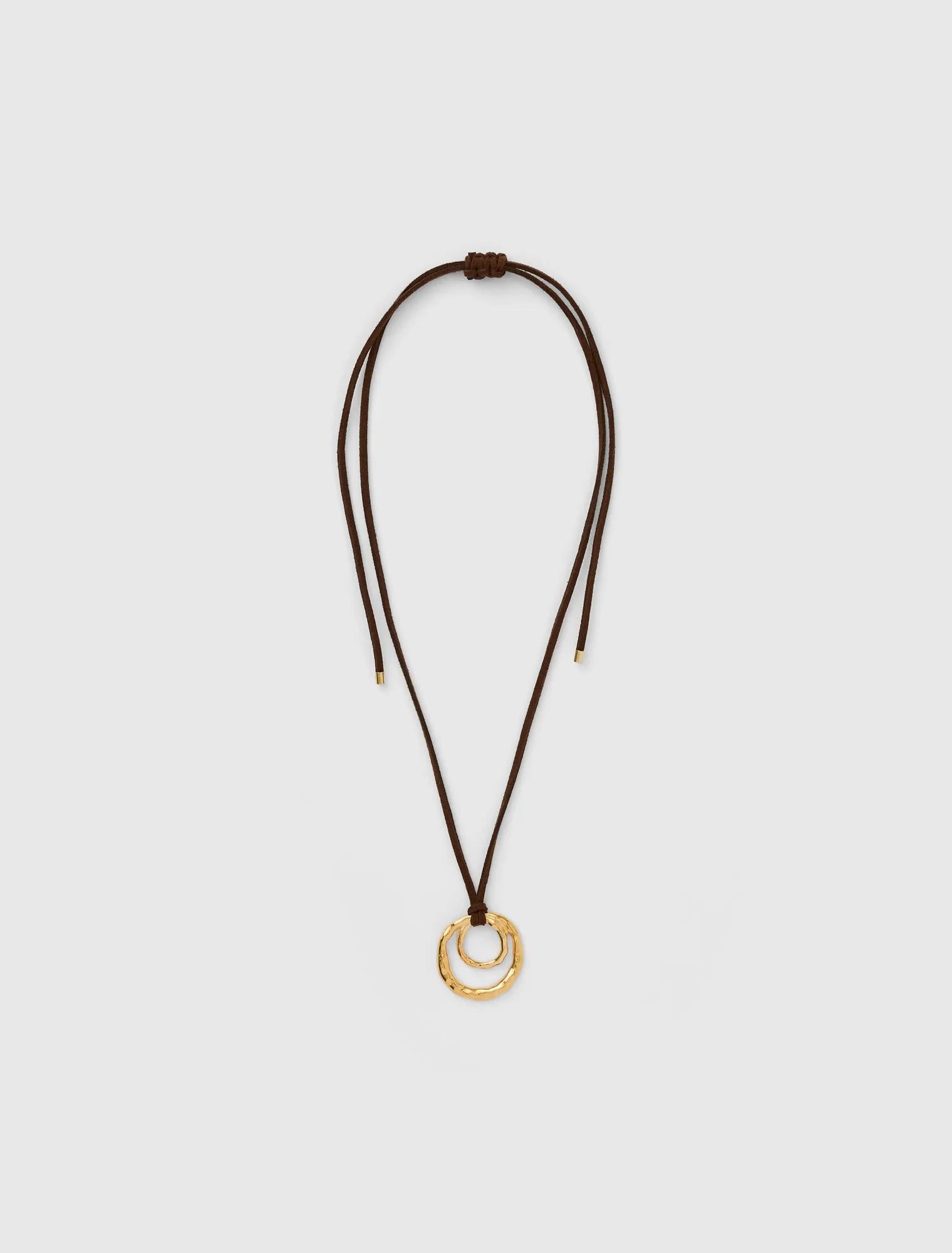 Signature Sully Swirl Necklace Gold_mannequin