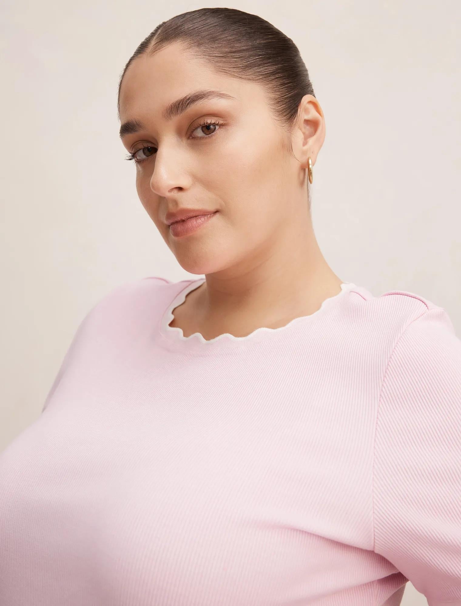 Rebecca Curve Scallop Trim Tee Pink / Porcelain