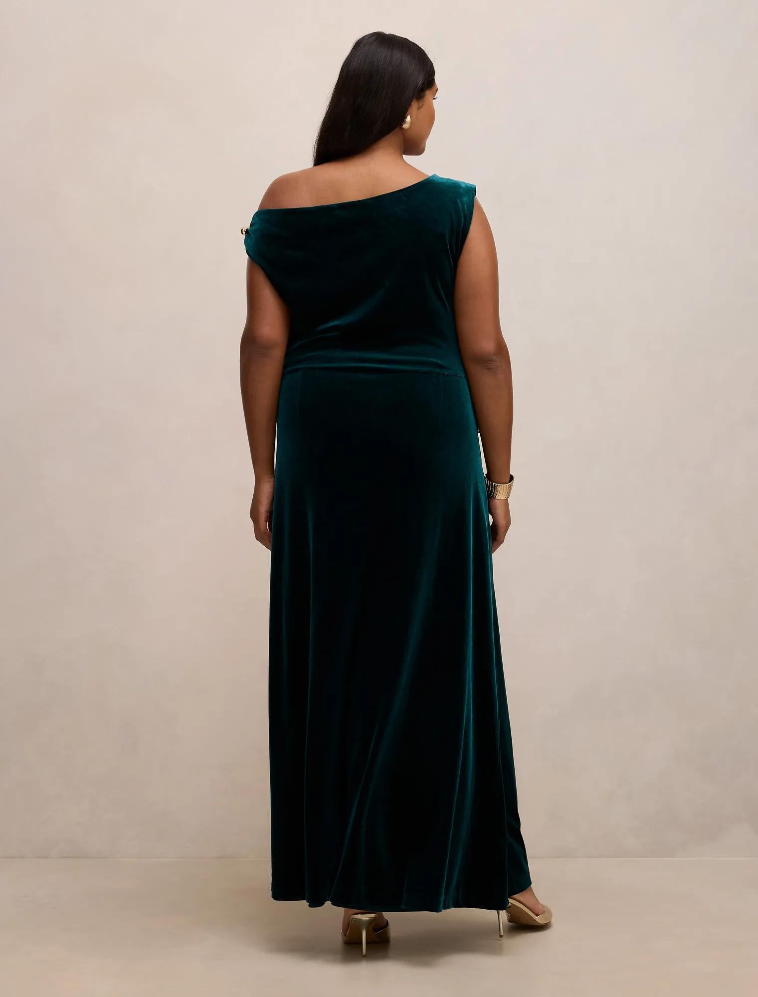 Winslet Curve Off Shoulder Velvet Gown Dark Green