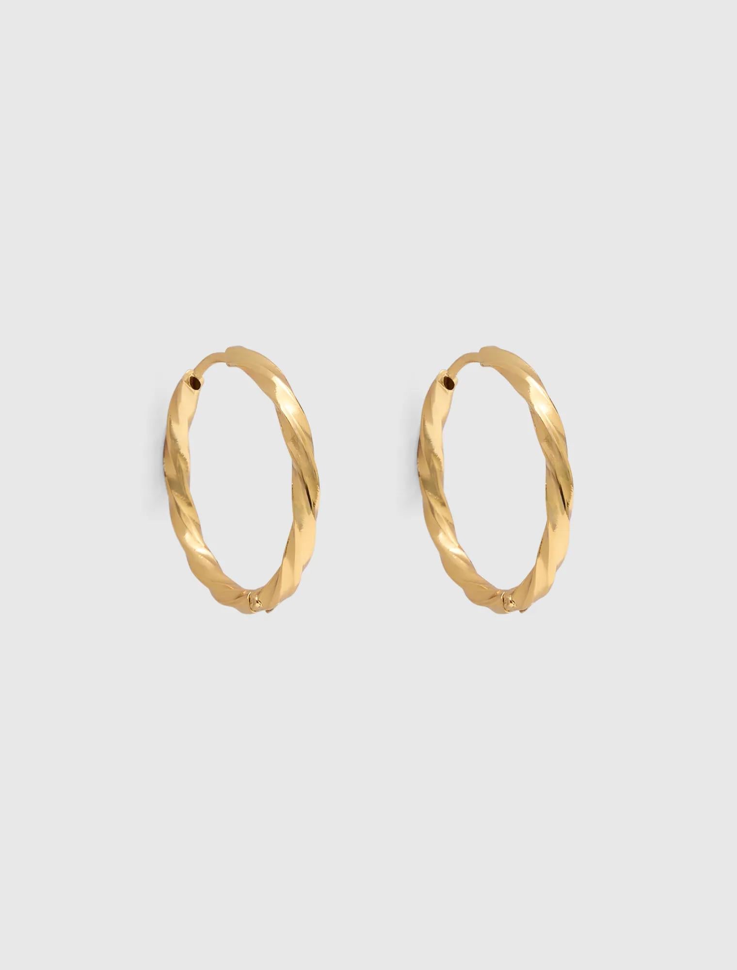 Tracey Twist Hoop Gold Plated_mannequin