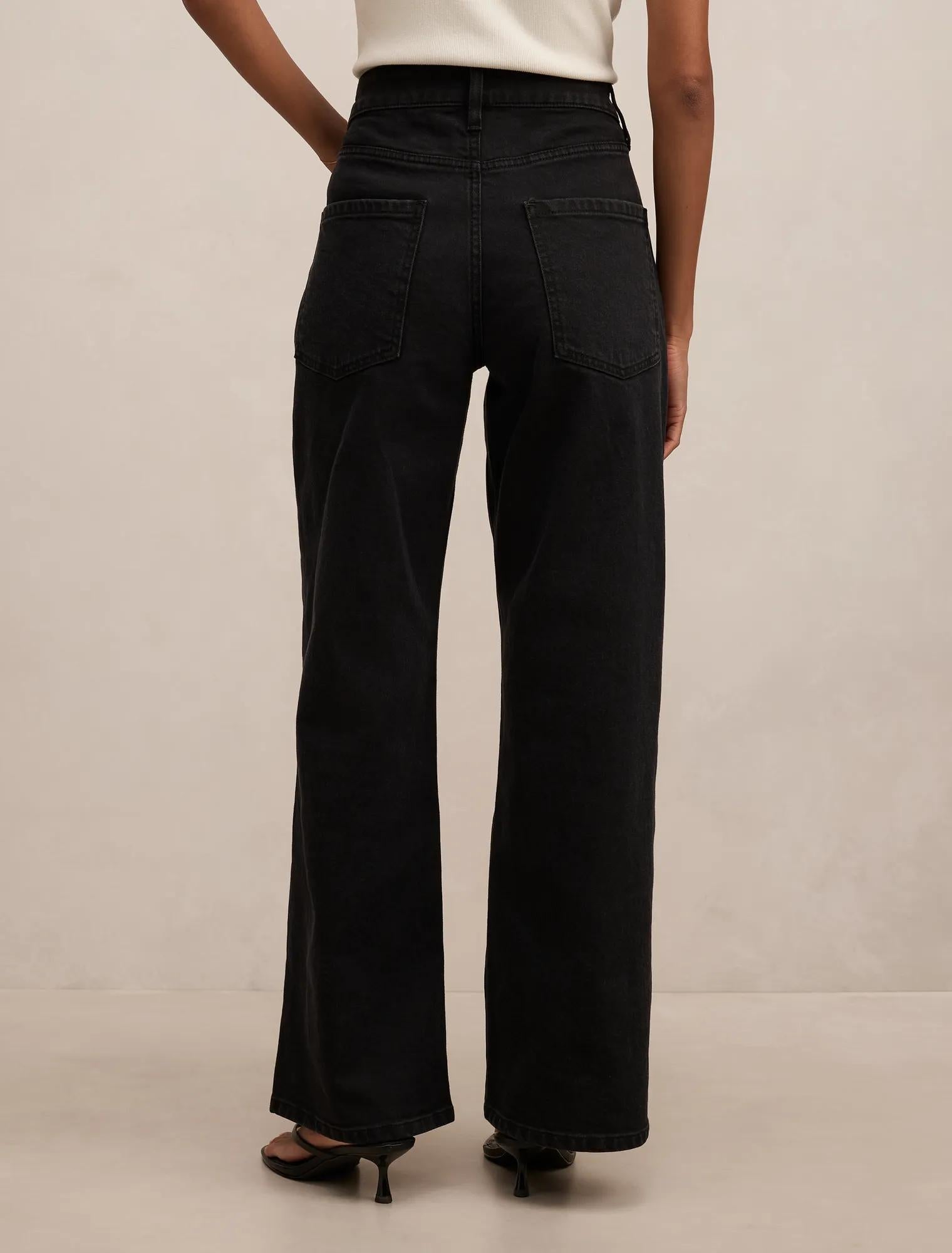 Nicki Petite Mid Rise Straight jean Black Wash