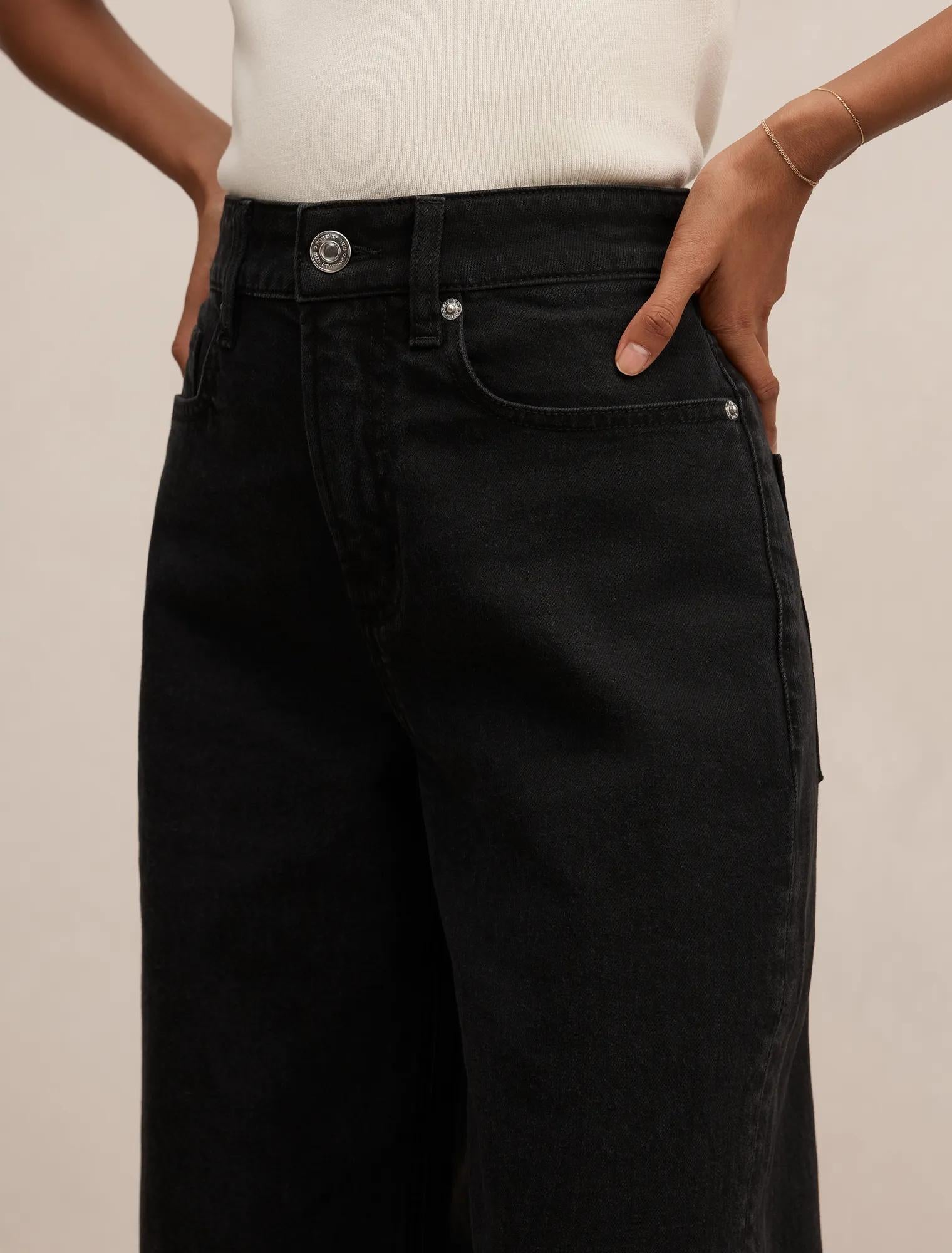 Nicki Petite Mid Rise Straight jean Black Wash