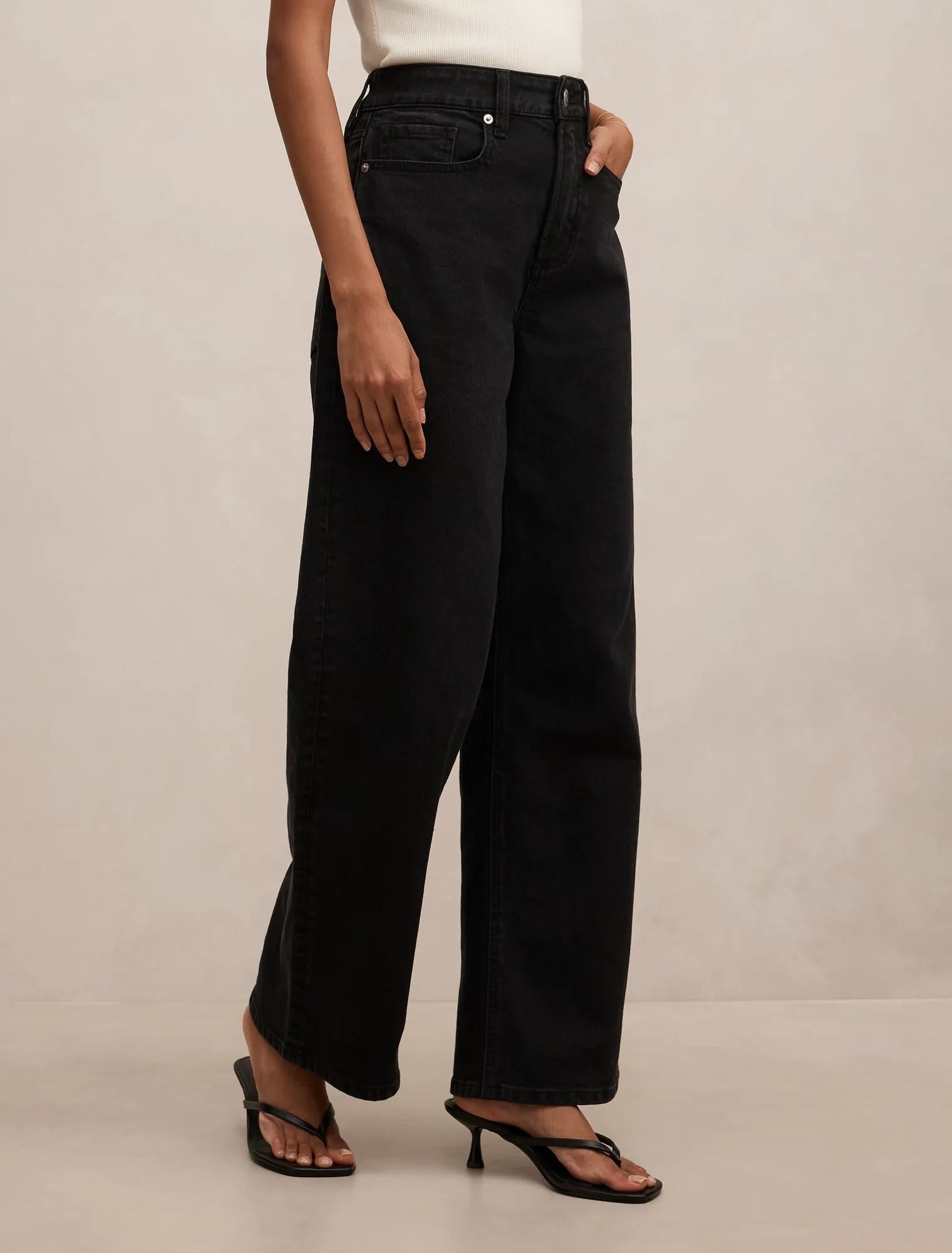Nicki Petite Mid Rise Straight jean Black Wash
