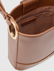 Odette Oval Hardware Bucket Bag Tan_mannequin