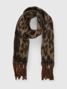Bronte Brushed Leopard Scarf_mannequin