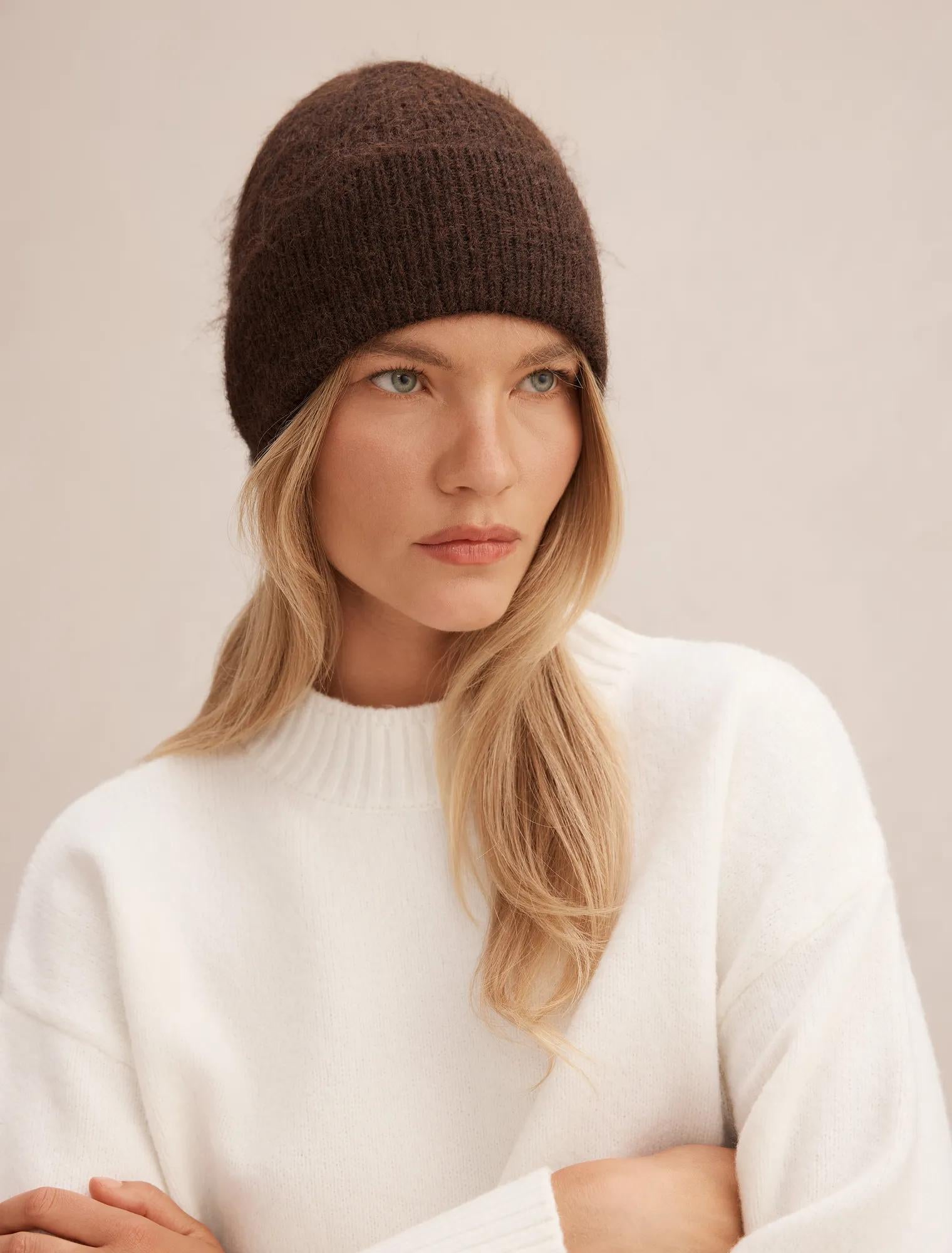 Bonnie Brushed Beanie Bitter Chocolate_mannequin