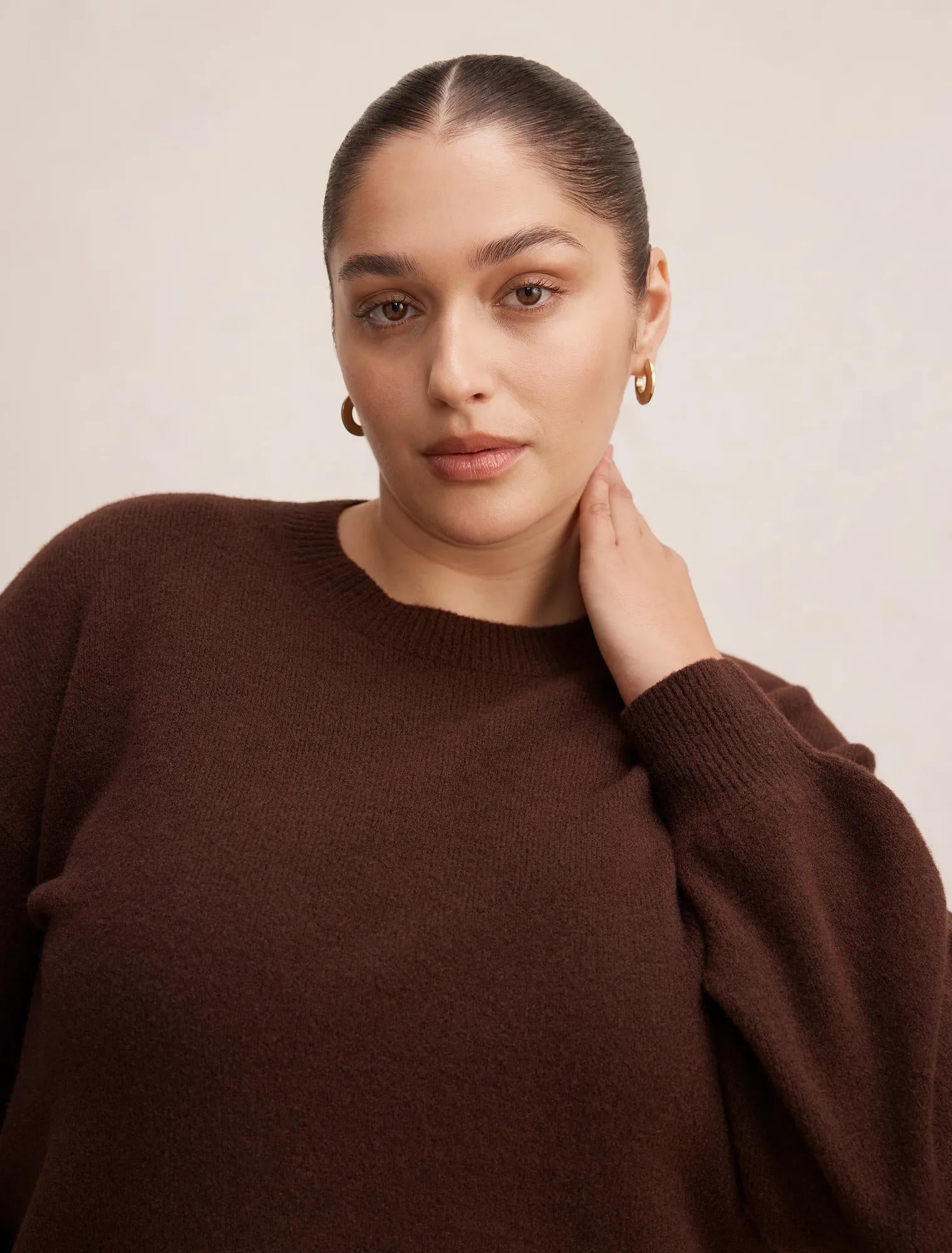 Ruby Curve Crew Neck Sweater Chocolate