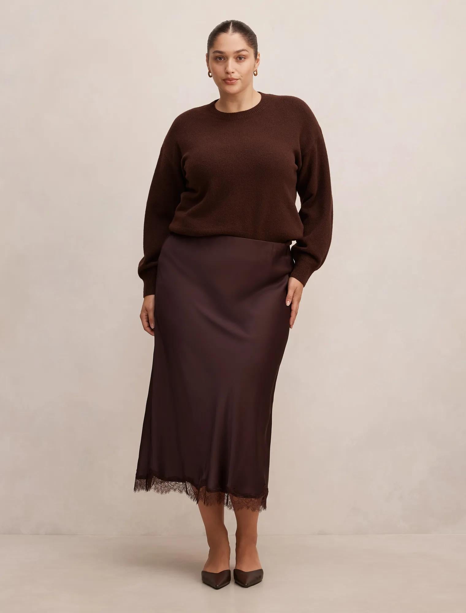 Ruby Curve Crew Neck Sweater Chocolate