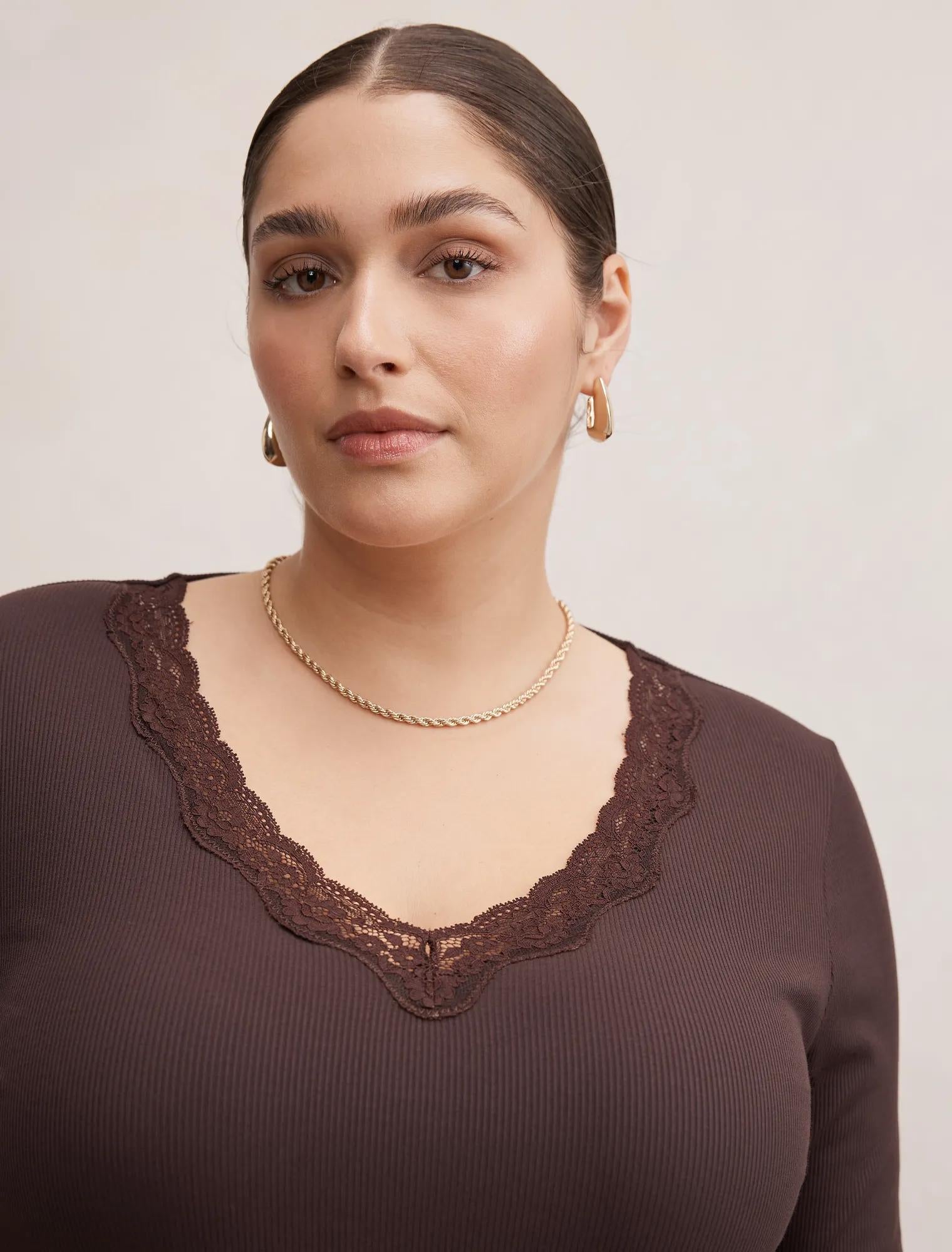 Selena Curve Trim Lace Top Chocolate