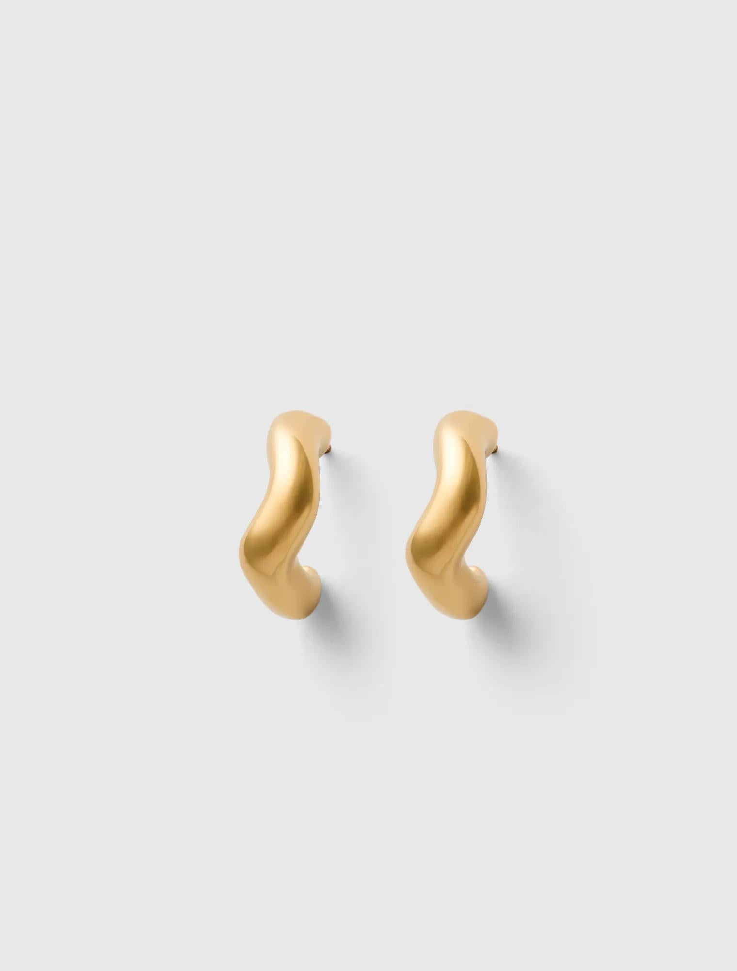 Willow Waterproof Wave Small Hoop Earrings Gold Plated_mannequin