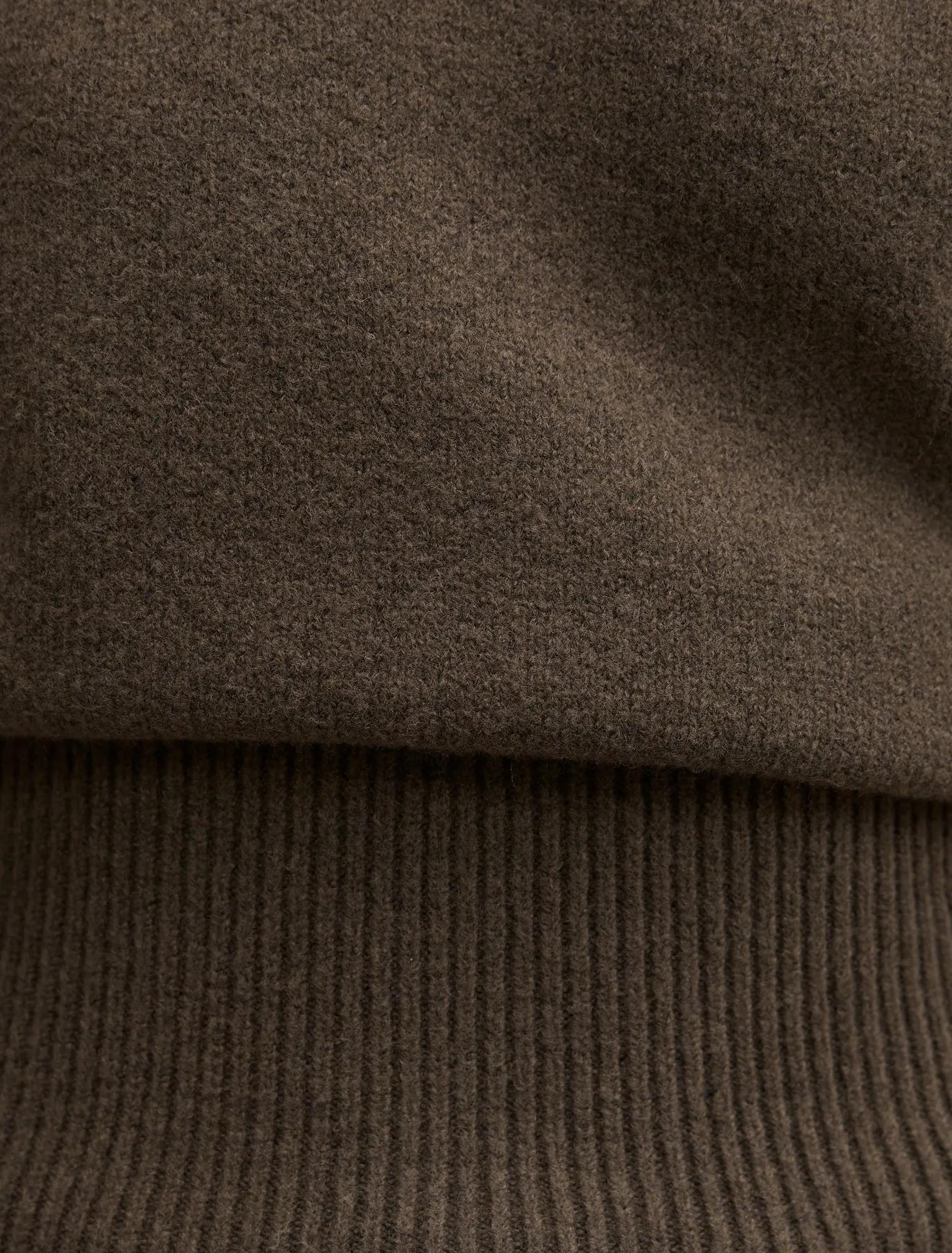 30460106