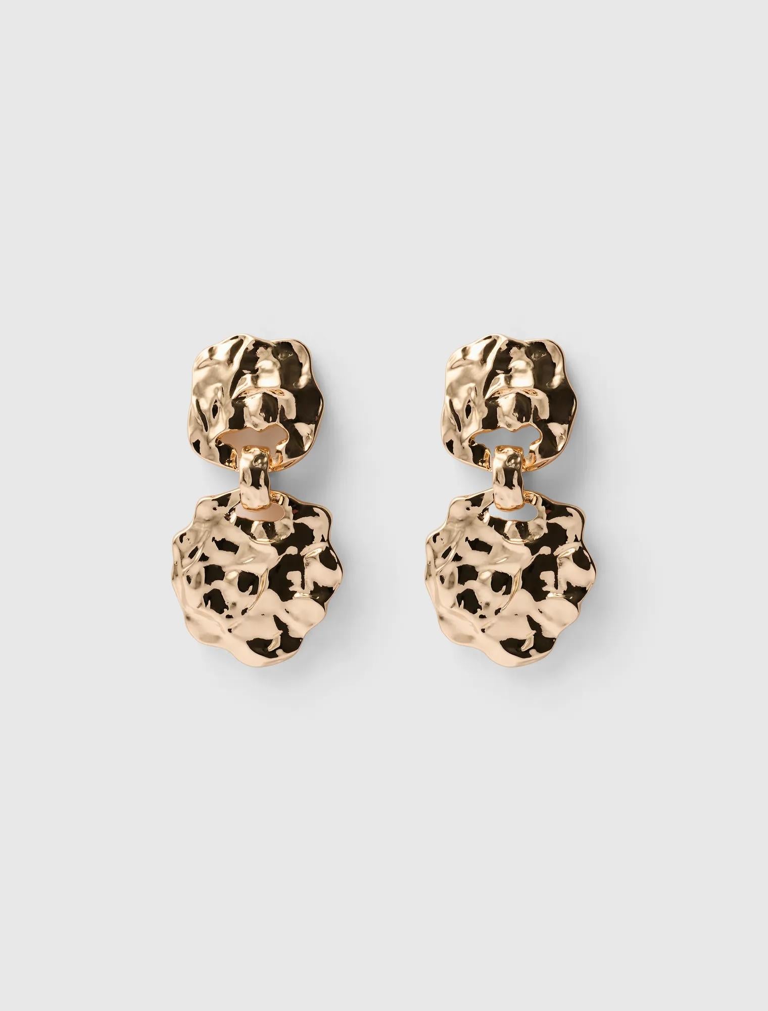 Signature Mimi Molten Drop Earrings Gold_mannequin