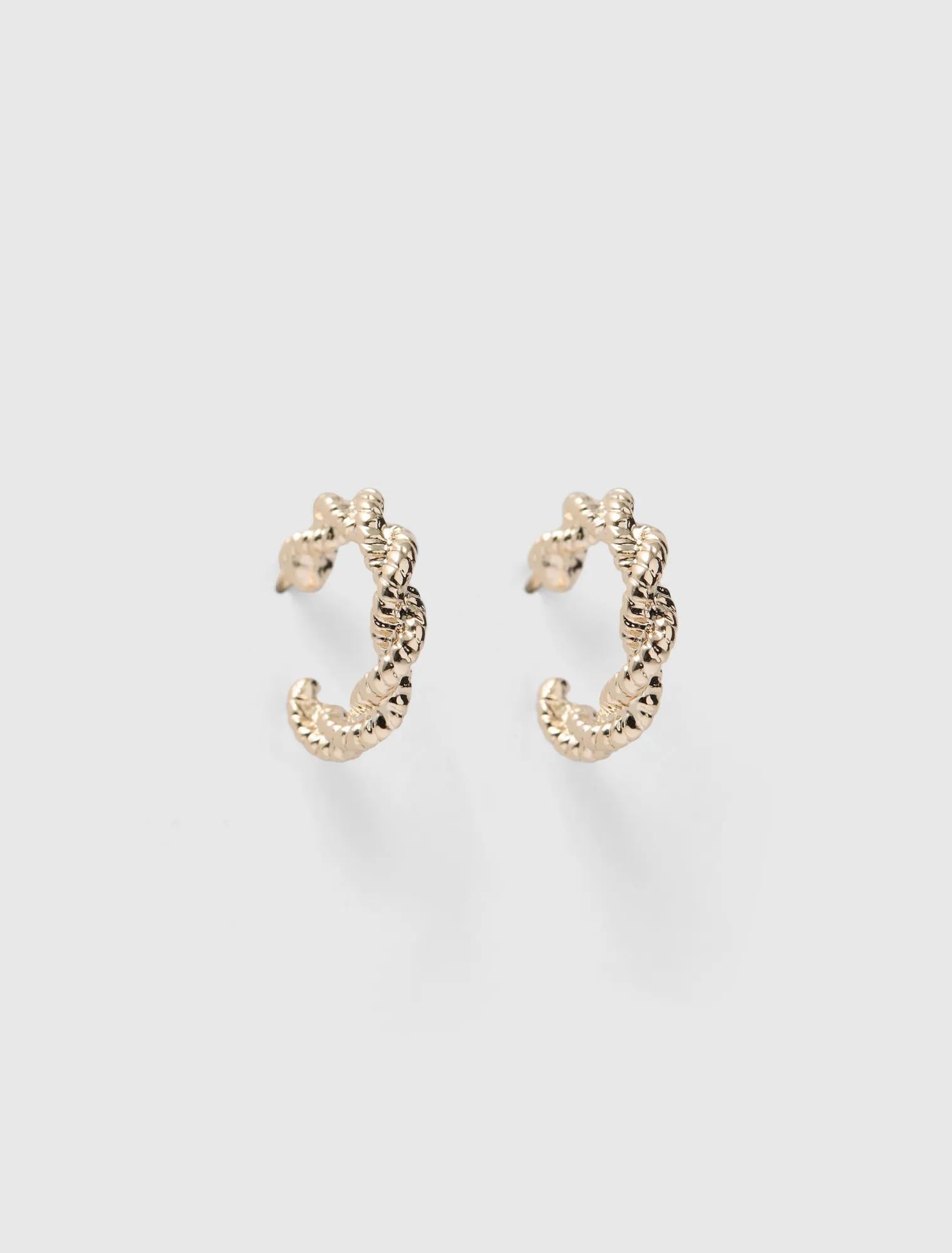 Tully Twist Small Hoop Earrings Gold_mannequin