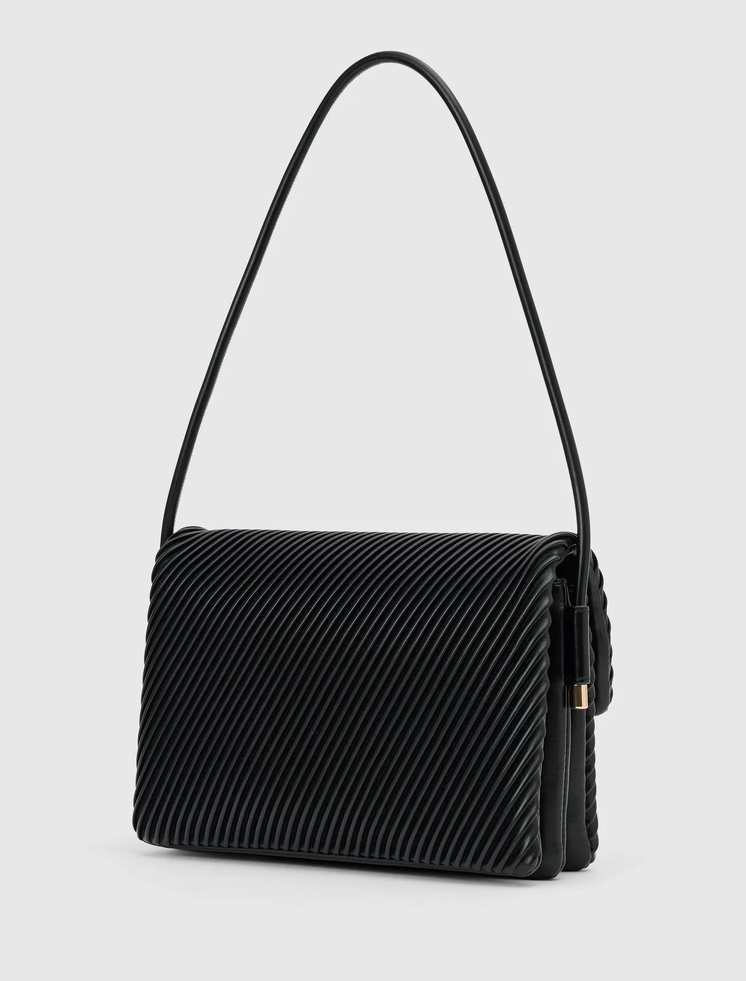 Philippa Pleat Shoulder Bag Black_mannequin