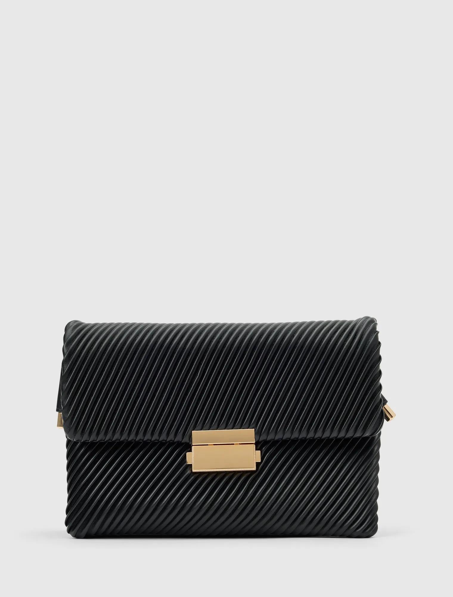 Philippa Pleat Shoulder Bag Black_mannequin