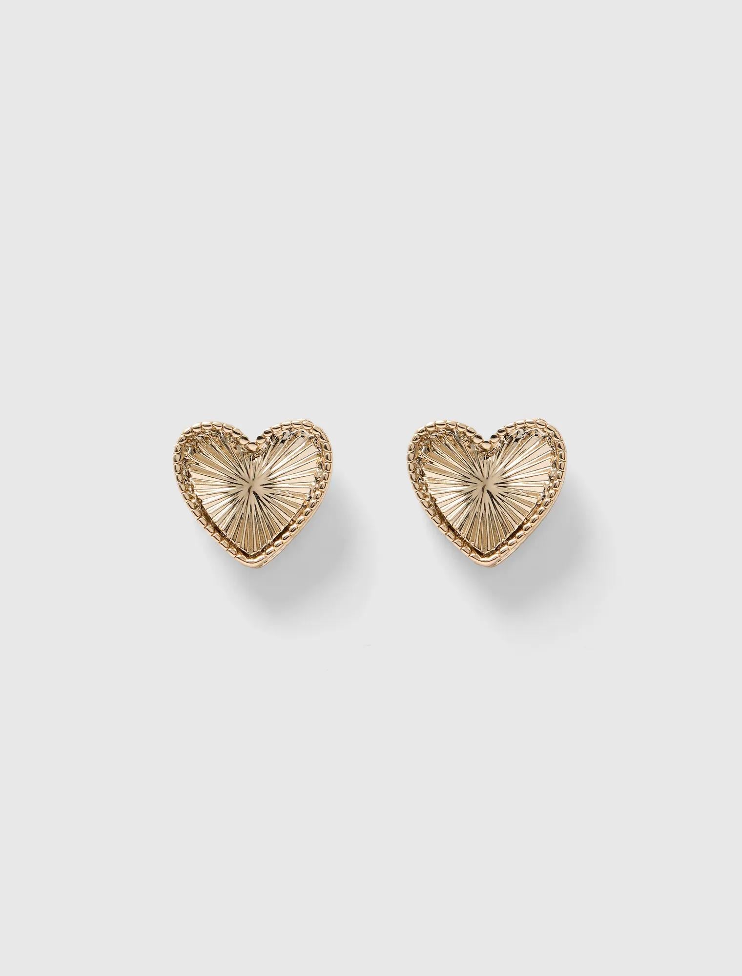 Enya Engraved Heart Stud Gold_mannequin