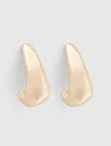 Signature Dakota Earrings Gold_mannequin
