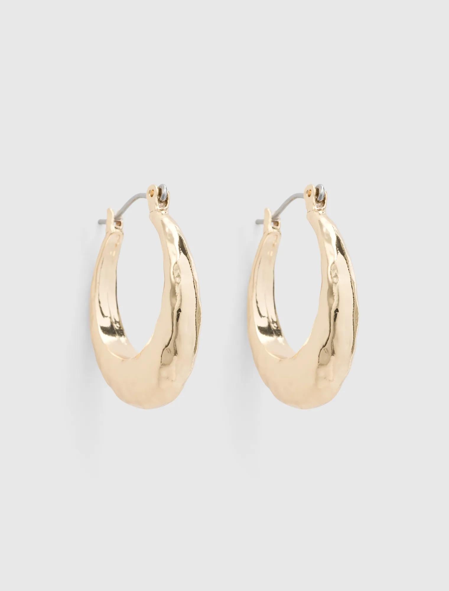 Tilly Texture Hoop Earrings Gold_mannequin