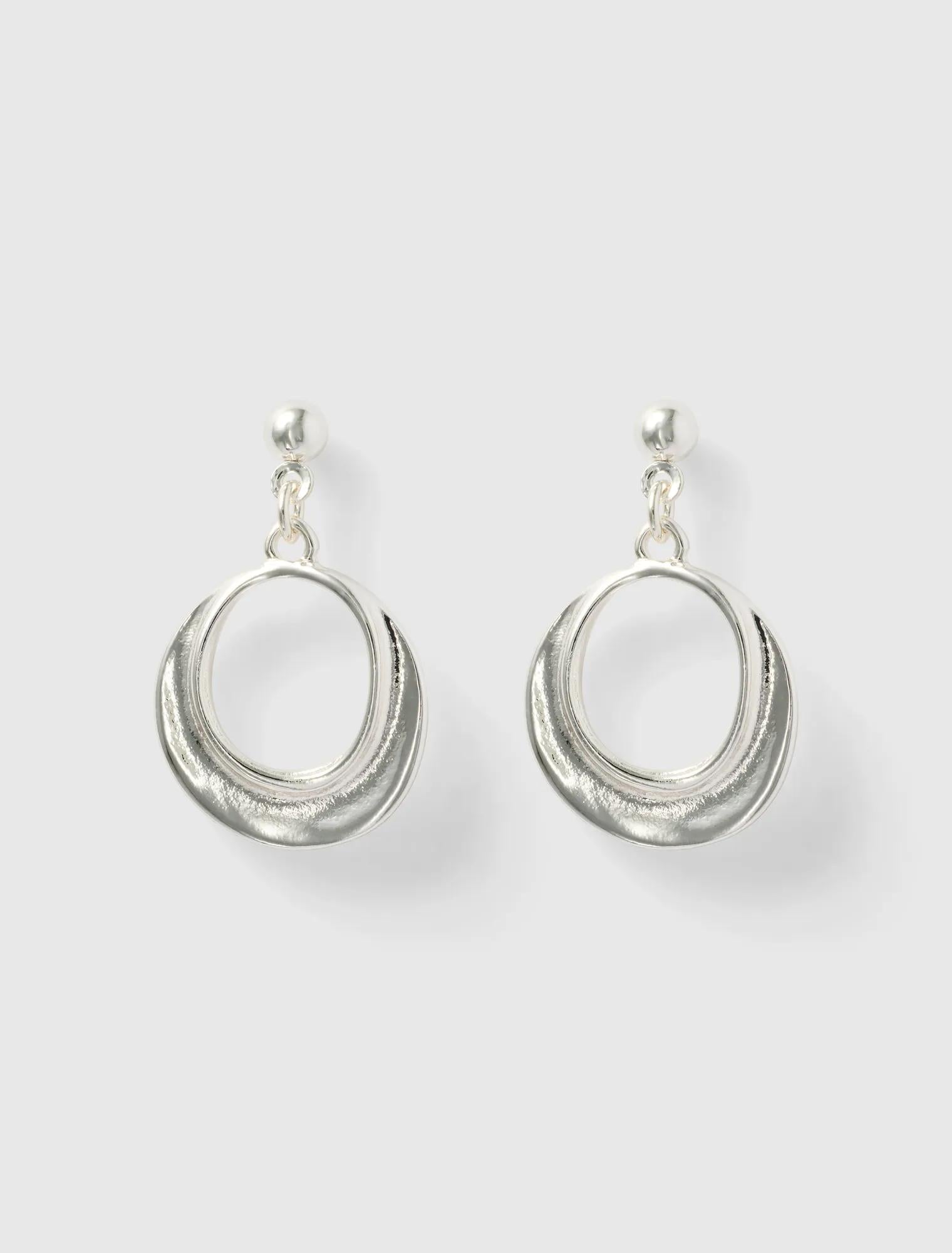 Cindy Circle Earrings Silver_mannequin