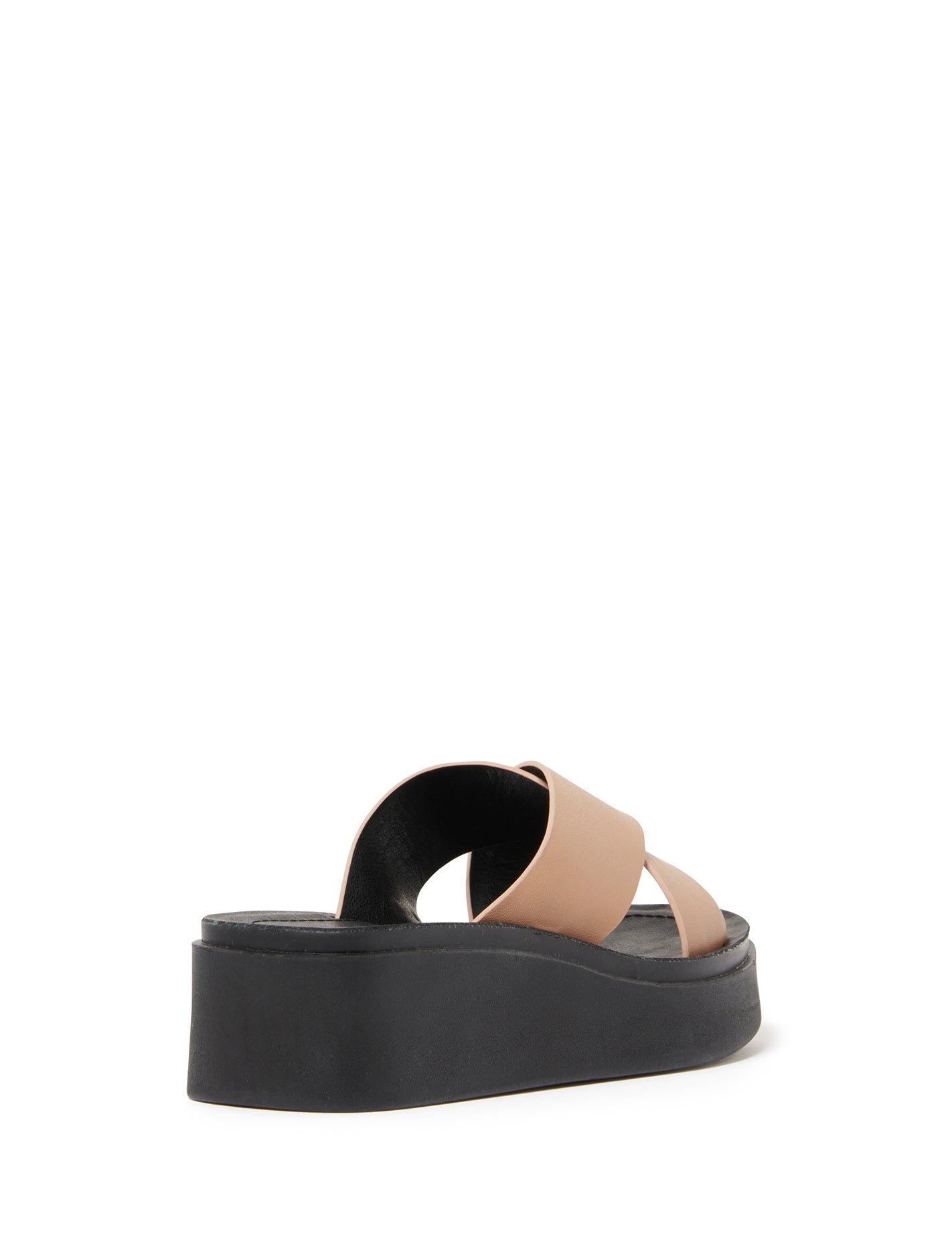 Loren Flatform Slide Camel_mannequin