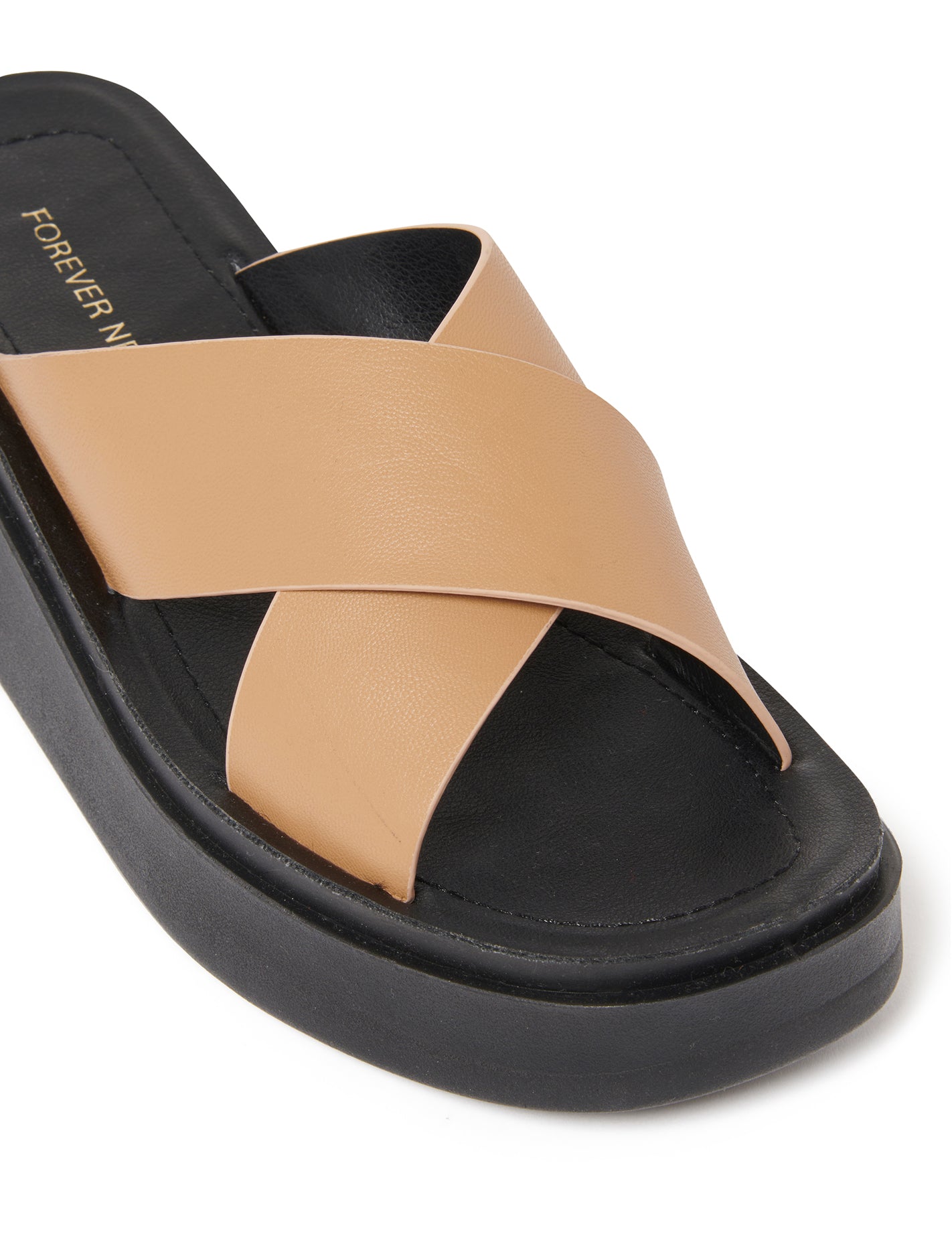 Loren Flatform Slide Camel_mannequin