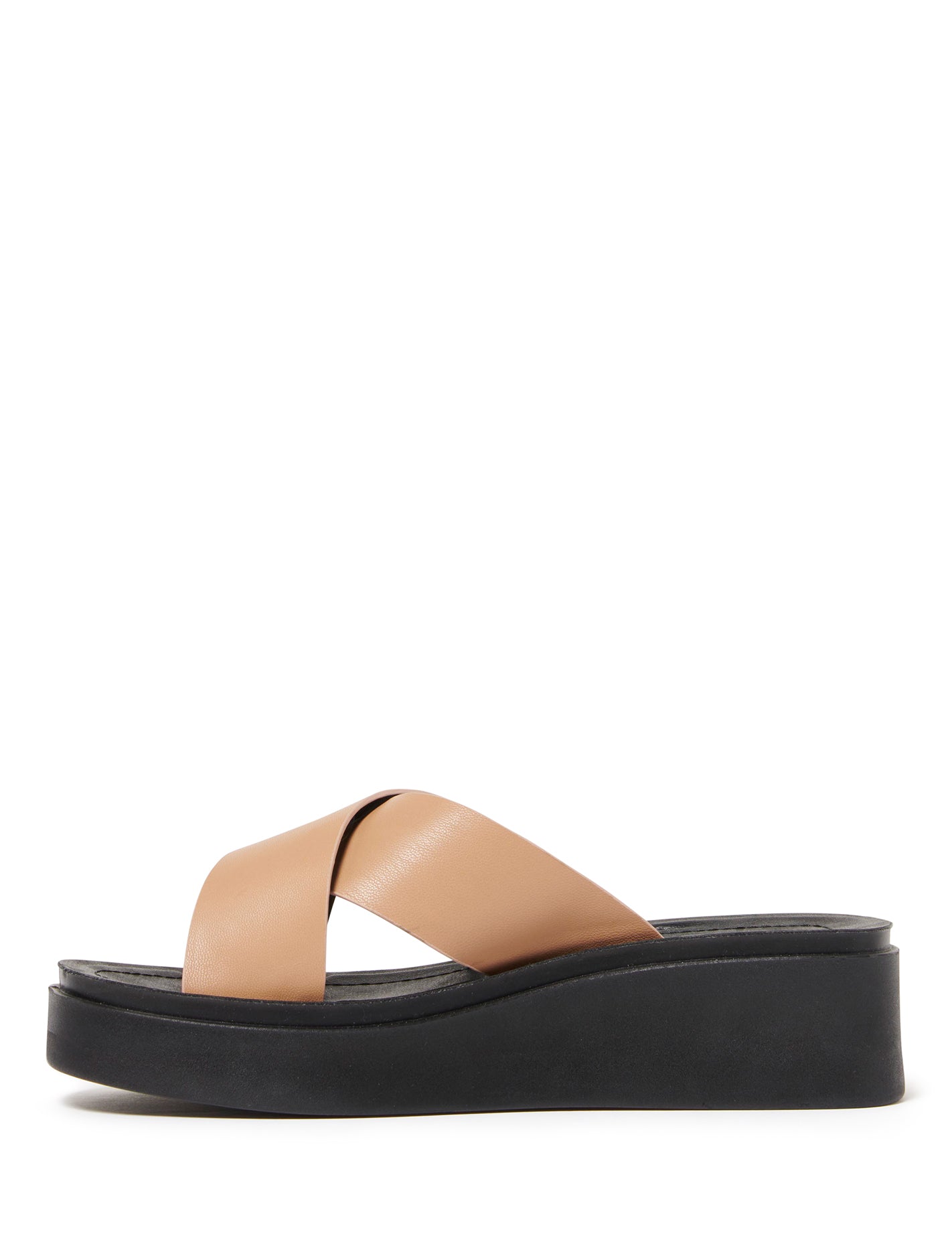 Loren Flatform Slide Camel_mannequin
