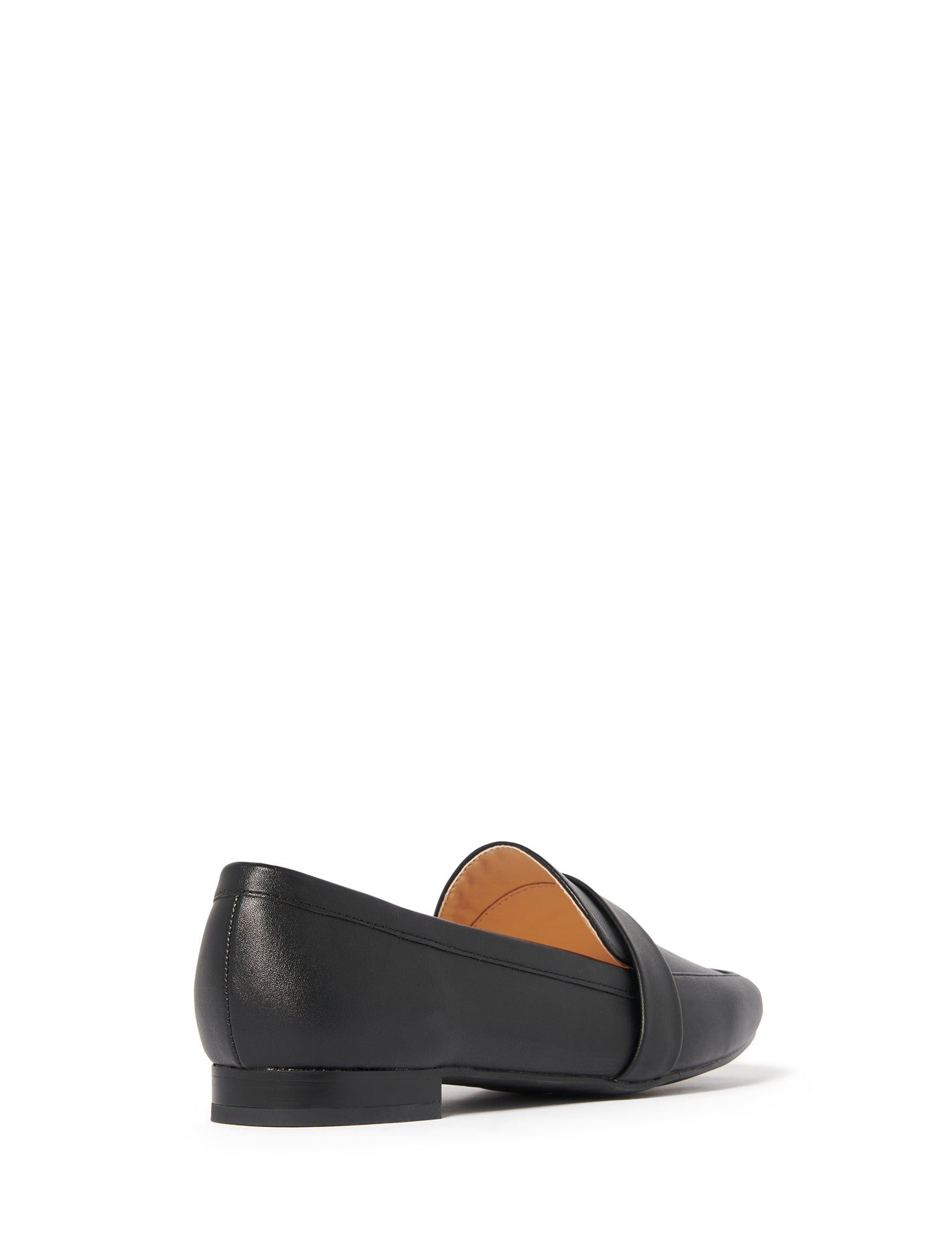 Bailey Loafer Black_mannequin