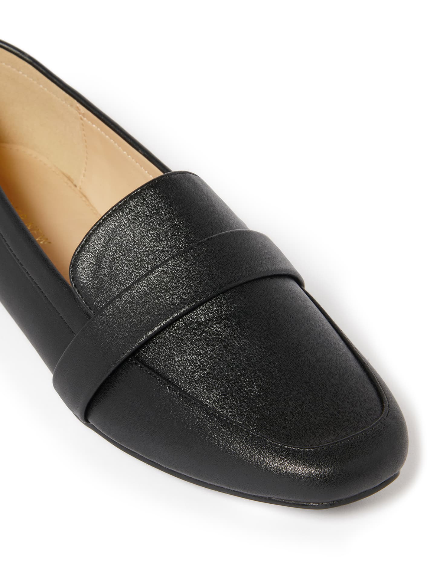 Bailey Loafer Black_mannequin