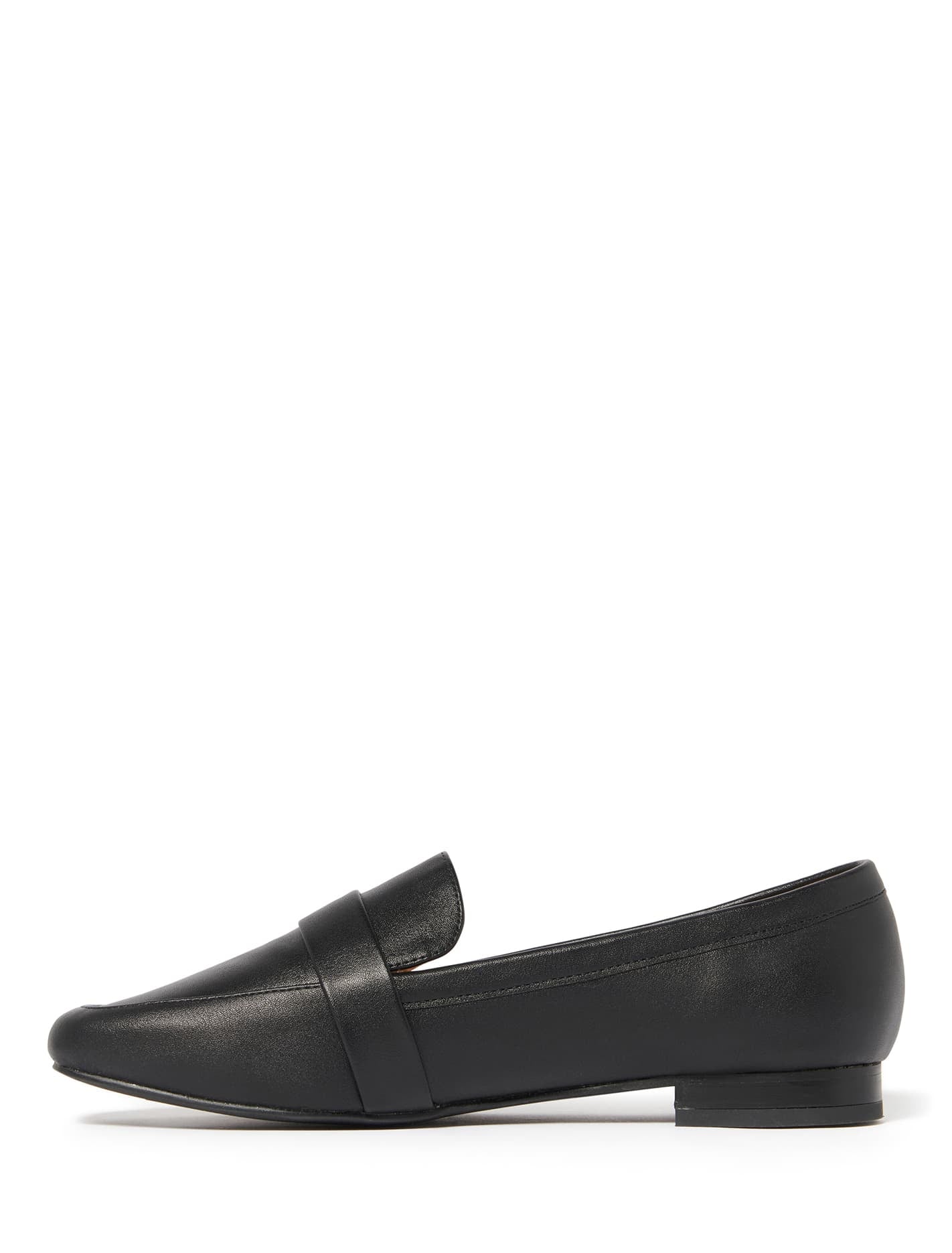 Bailey Loafer Black_mannequin