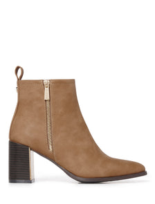 Della Zip Heeled Boot Taupe_mannequin