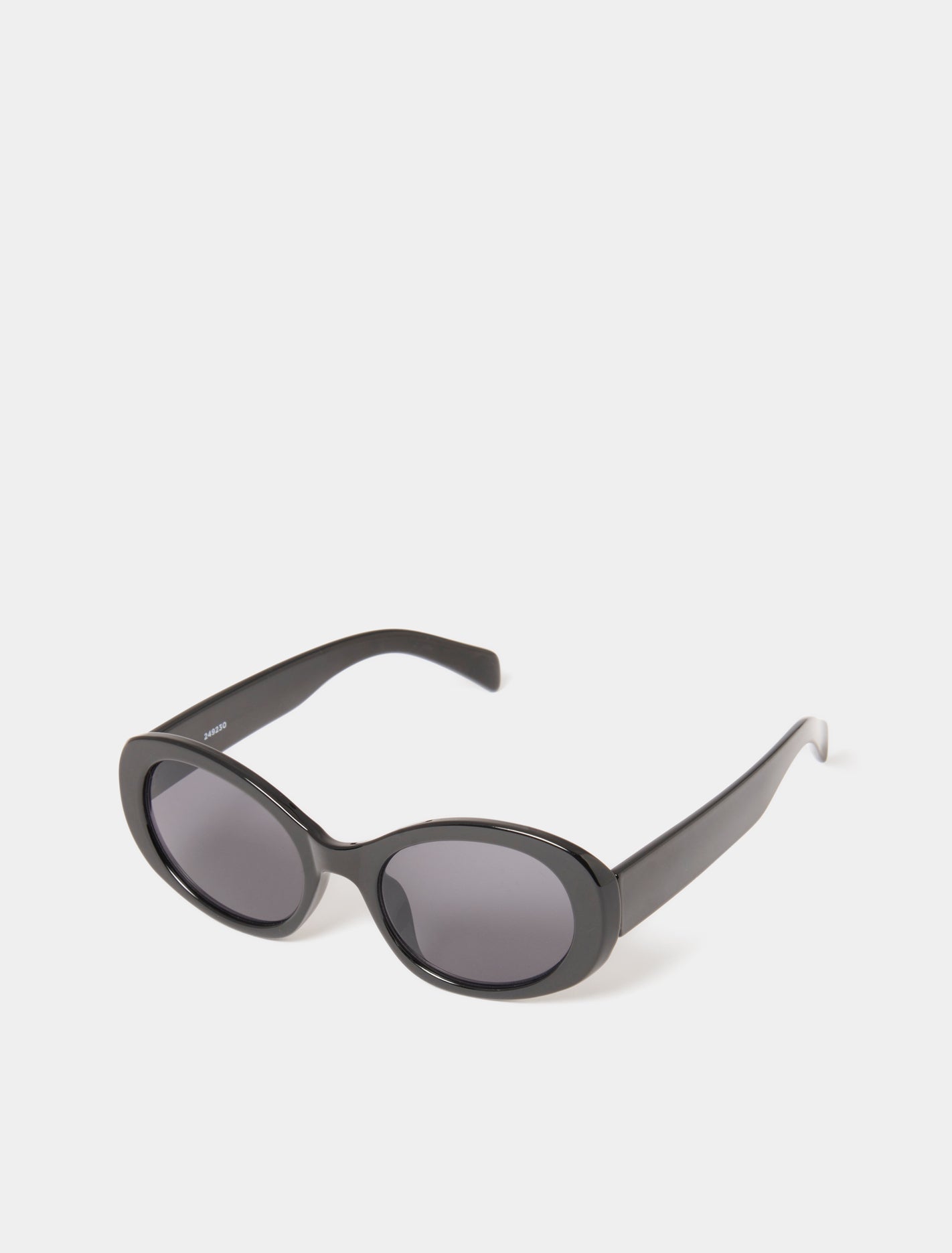 Rory Rounded Sunglasses Black_mannequin