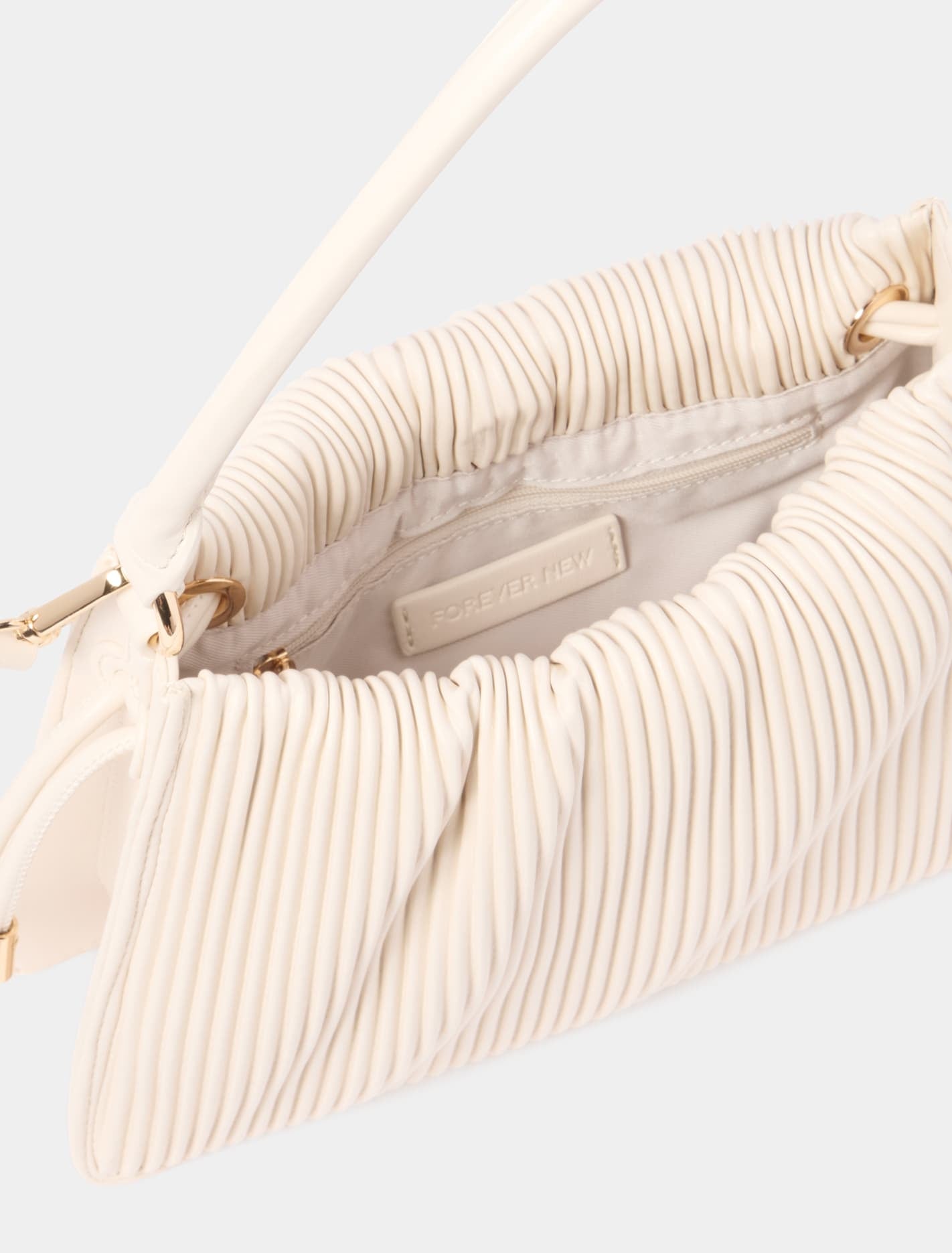 Palmer Medium Pleat Bag Ivory_mannequin