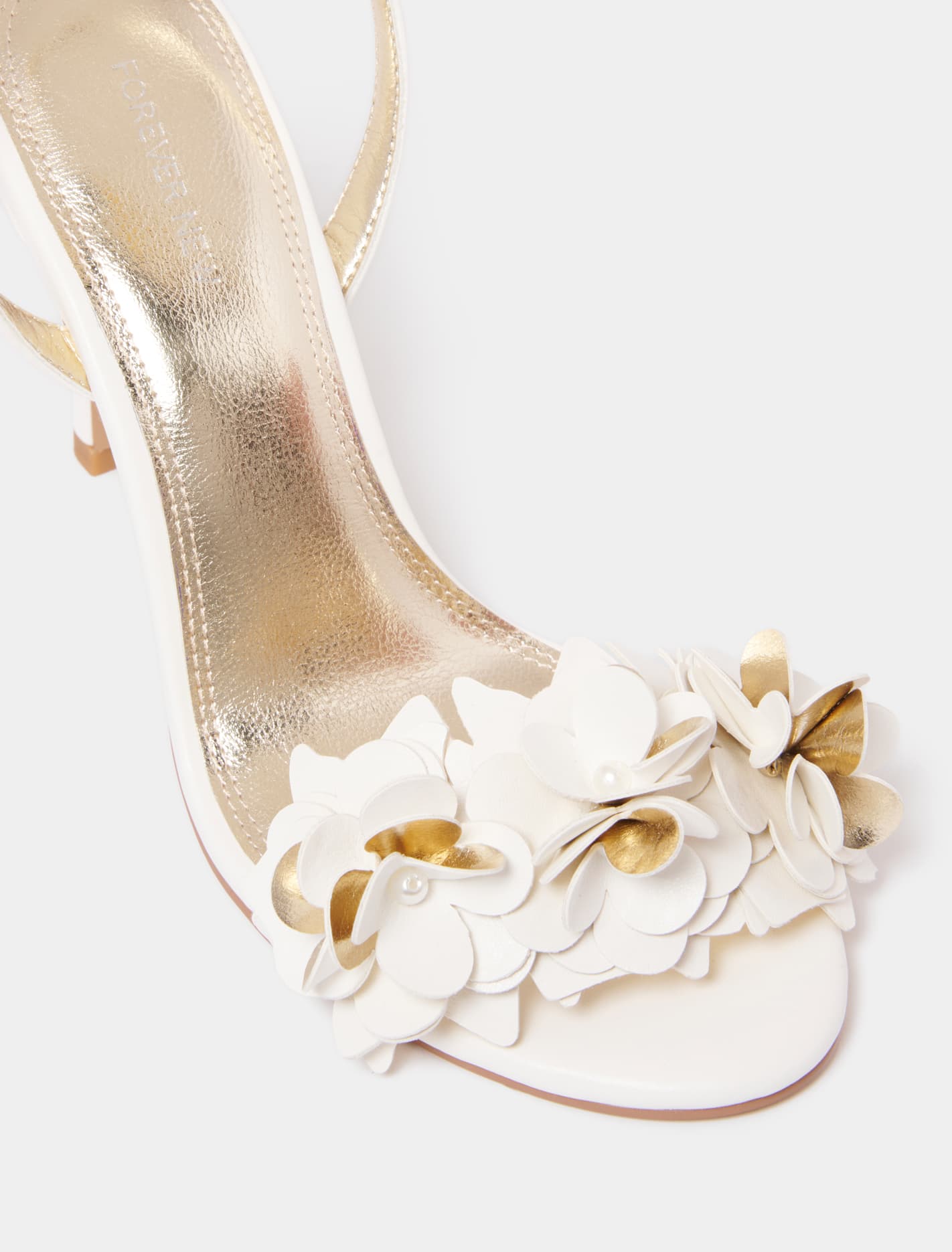 Livia Flower Trim Heel White_mannequin