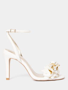 Livia Flower Trim Heel White_mannequin