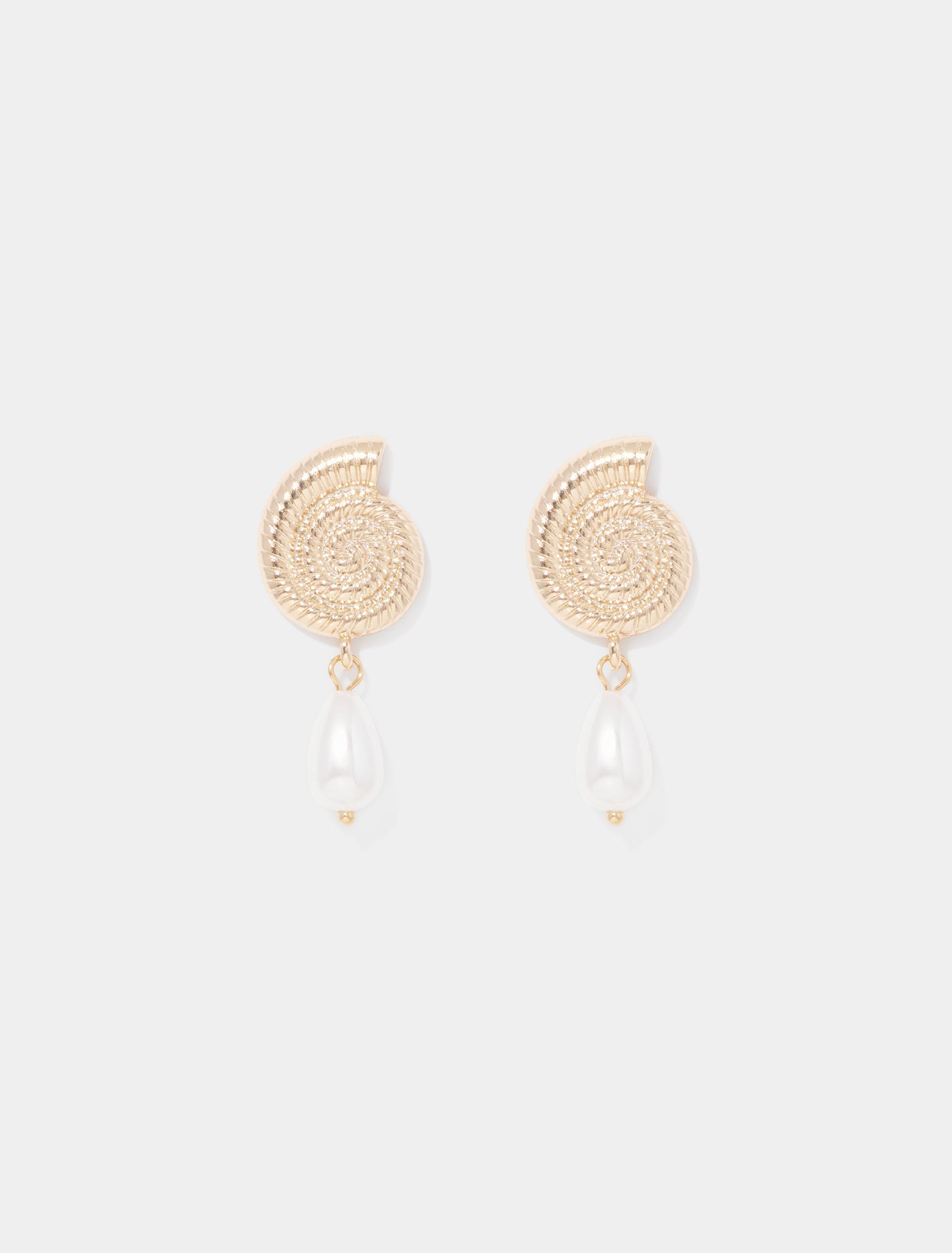 Felicia Shell Swirl Earring Gold/Pearl_mannequin