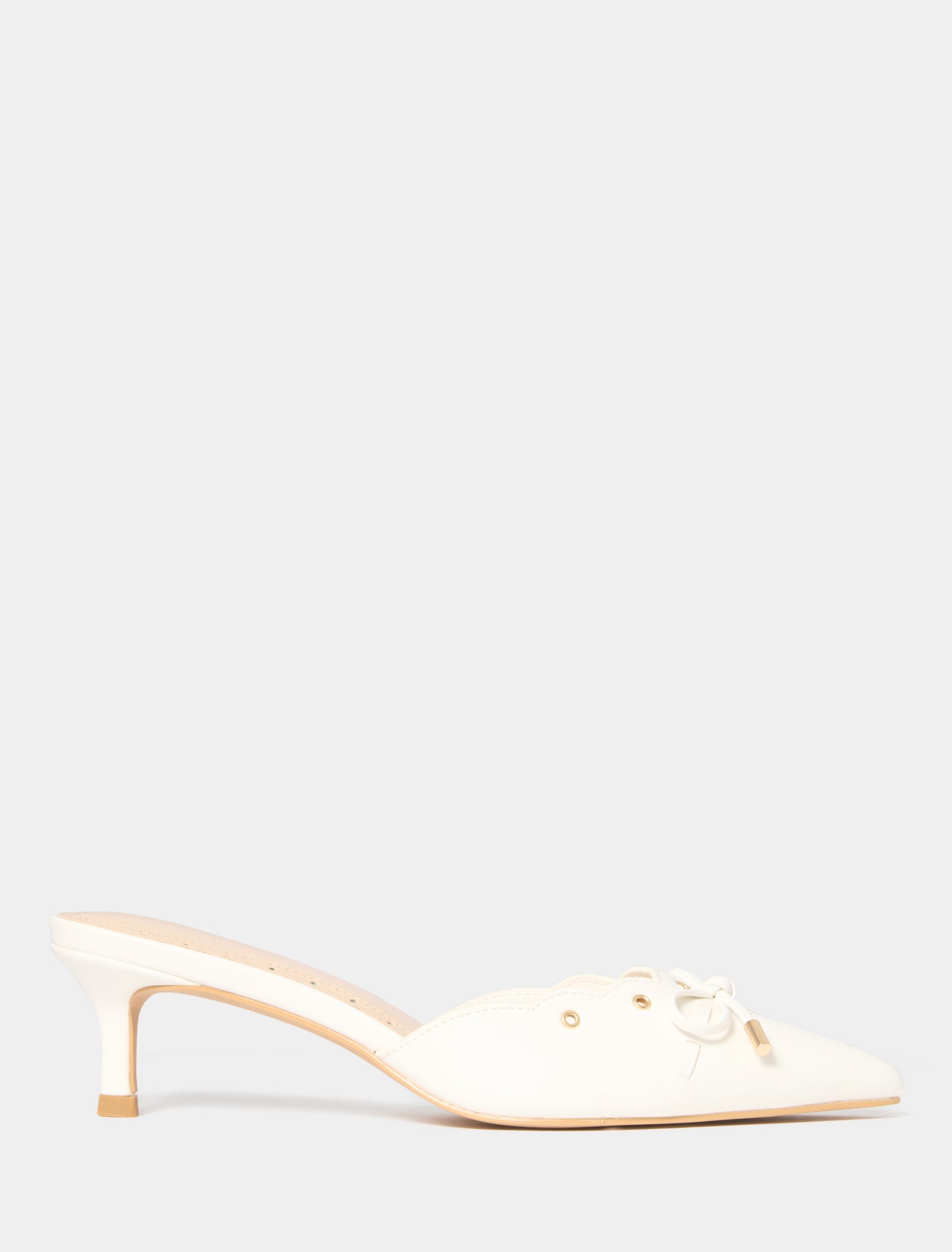 Marci Scalloped Mule White_mannequin