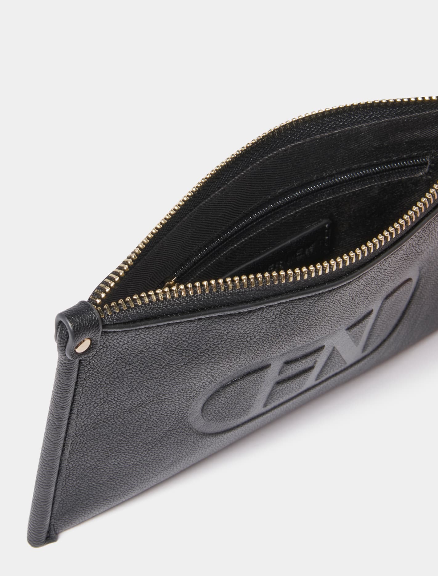 Alannah Logo Wristlet Wallet Black_mannequin