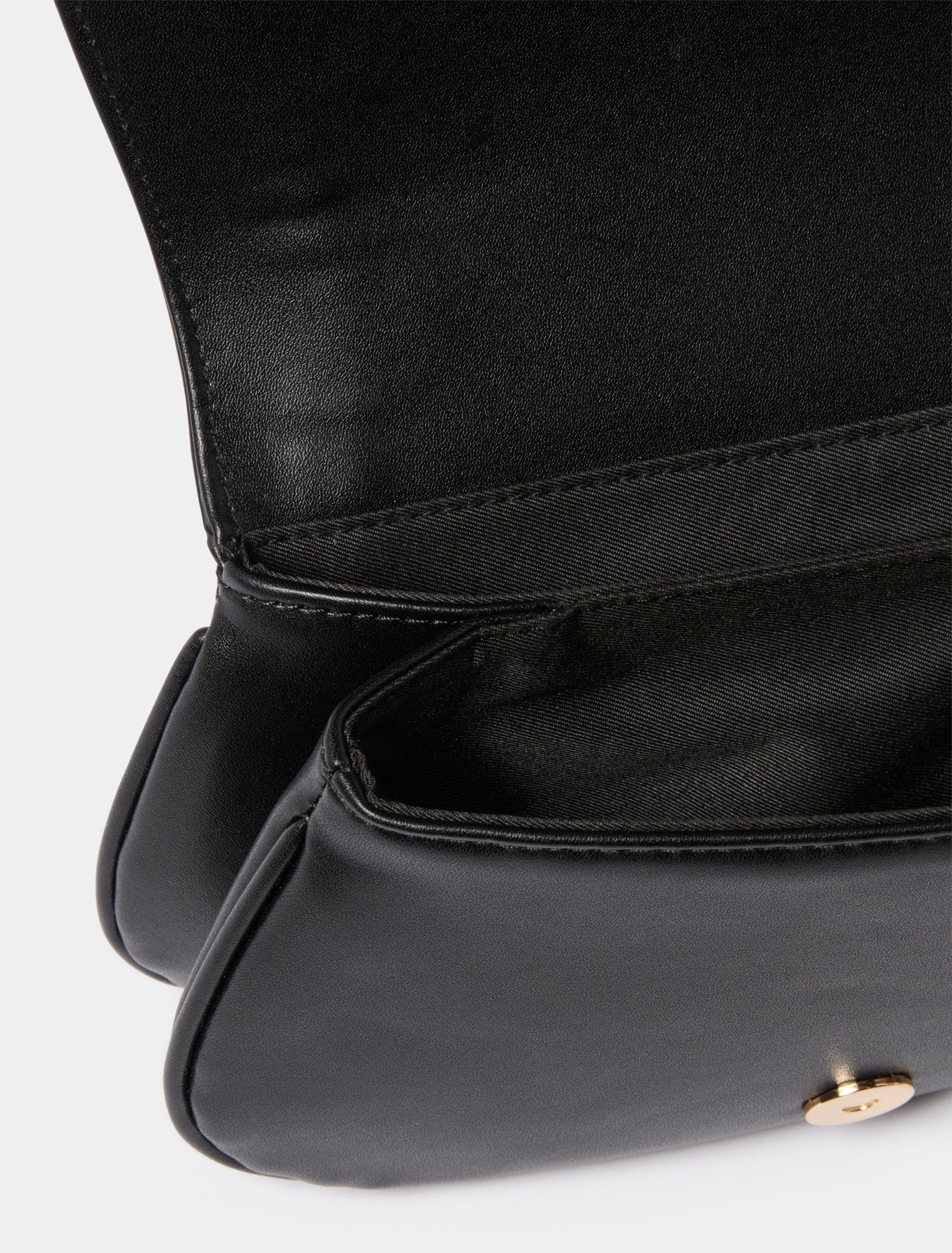 Cass Weave Detail Crossbody Bag Black_mannequin