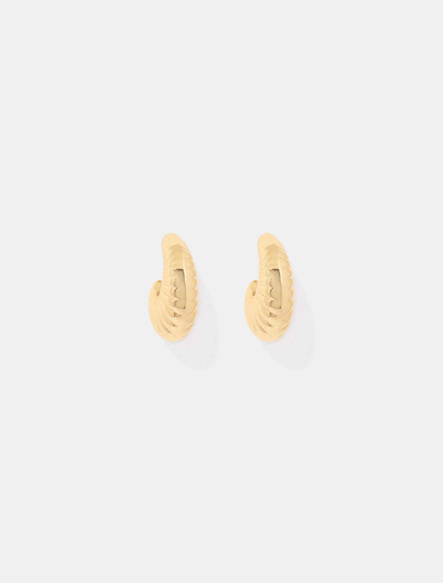 Rosa Ridge Hoop Earrings Gold Plated_mannequin