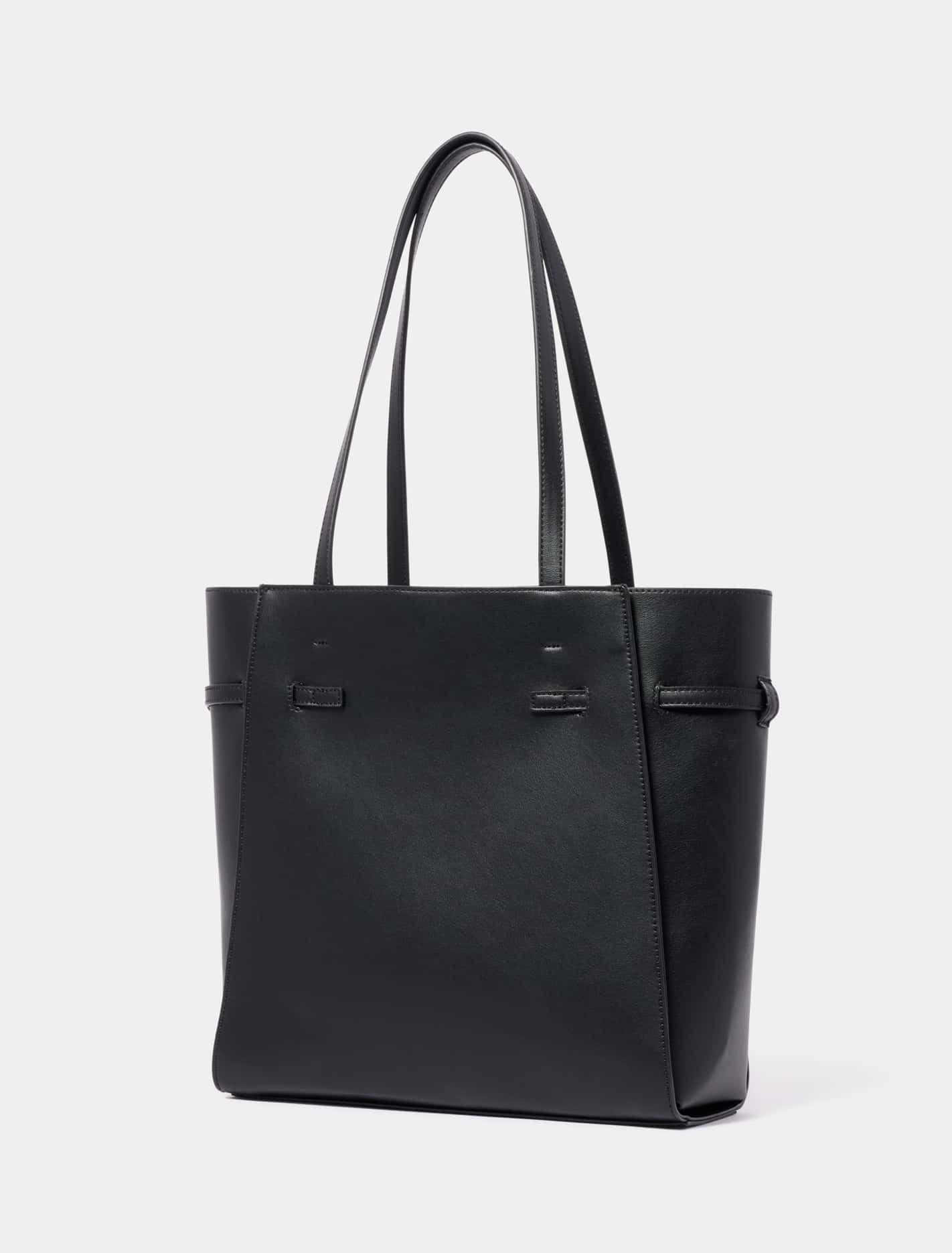 Rhiannon Buckle Tote Bag Black_mannequin