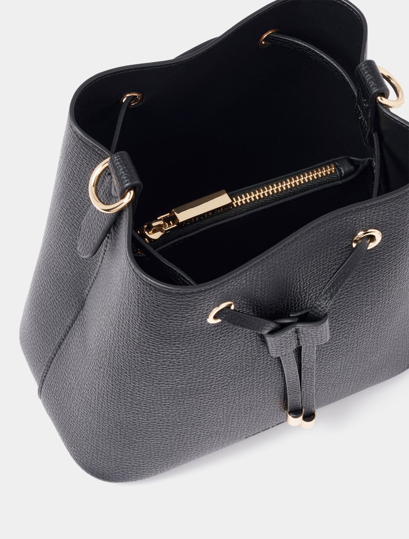 Sawyer Small Bucket Bag Black_mannequin