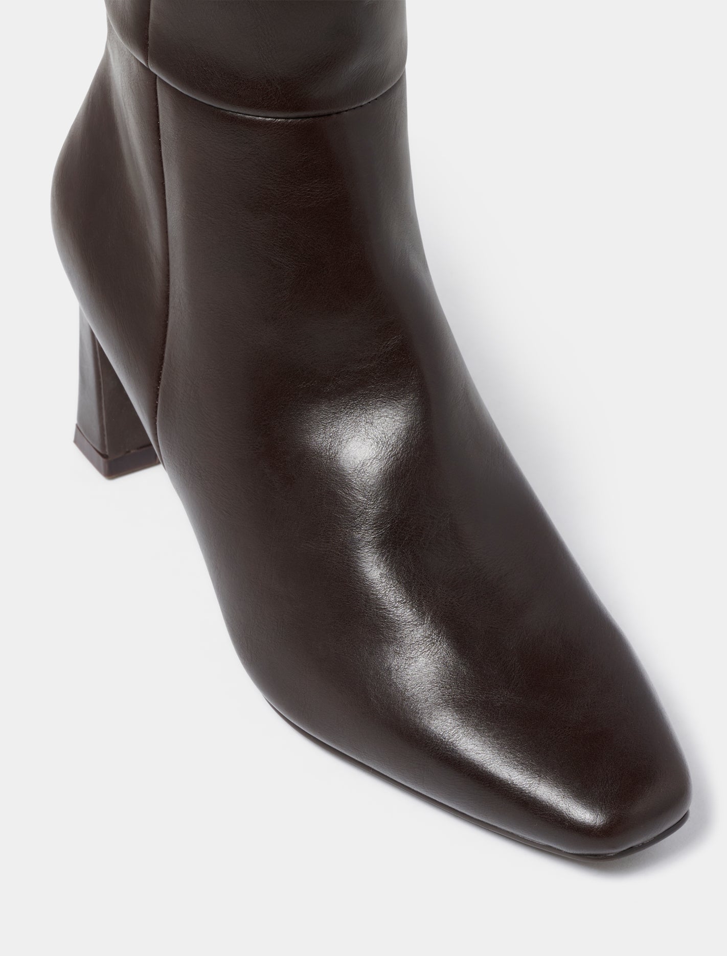 Tatum Shaped Heel Knee Boot Chocolate Brown_mannequin
