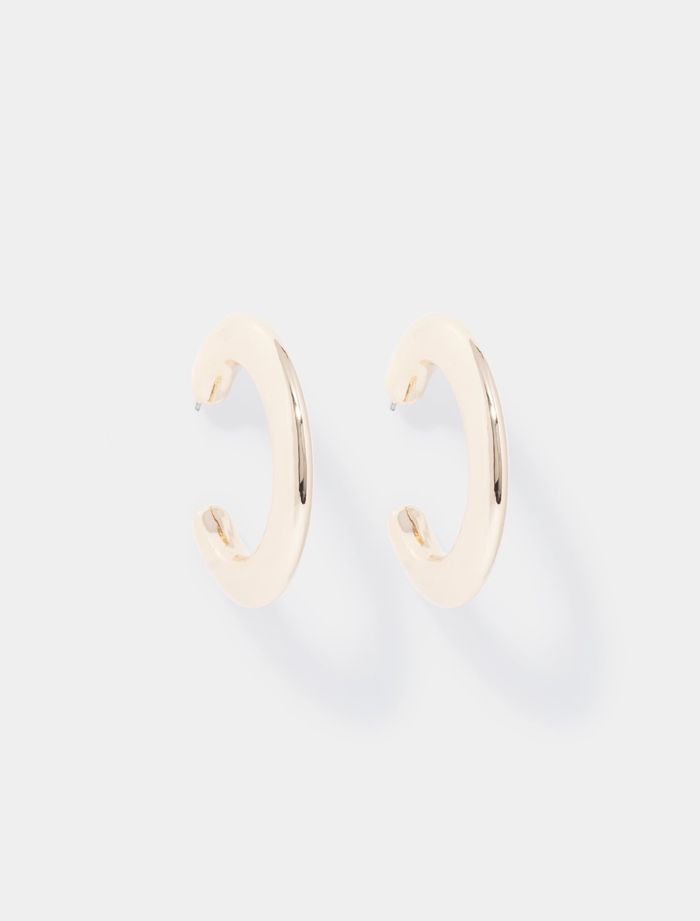 Tiana Thick Hoop Earrings Gold_mannequin