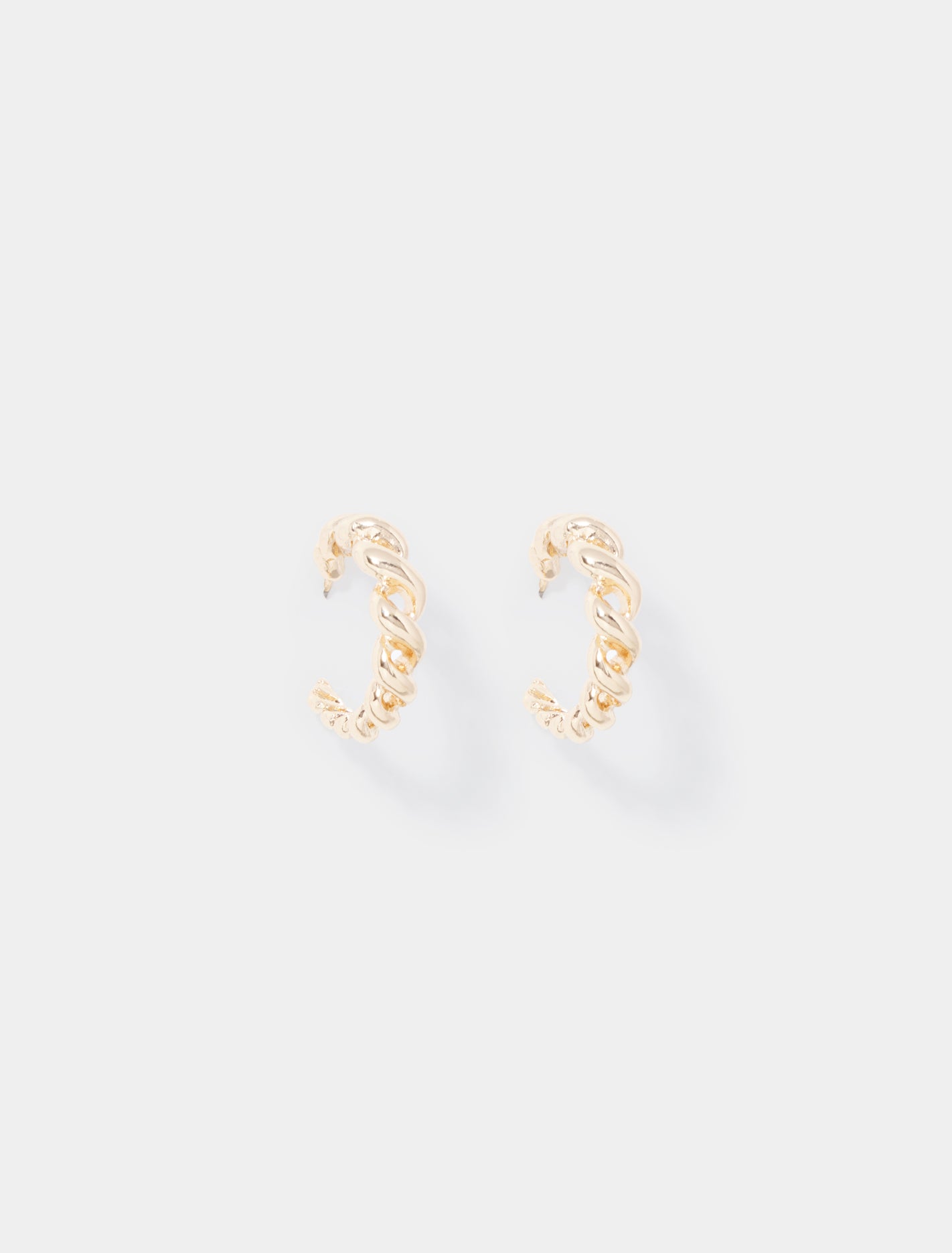 Teagan Twist Hoop Earrings Gold_mannequin