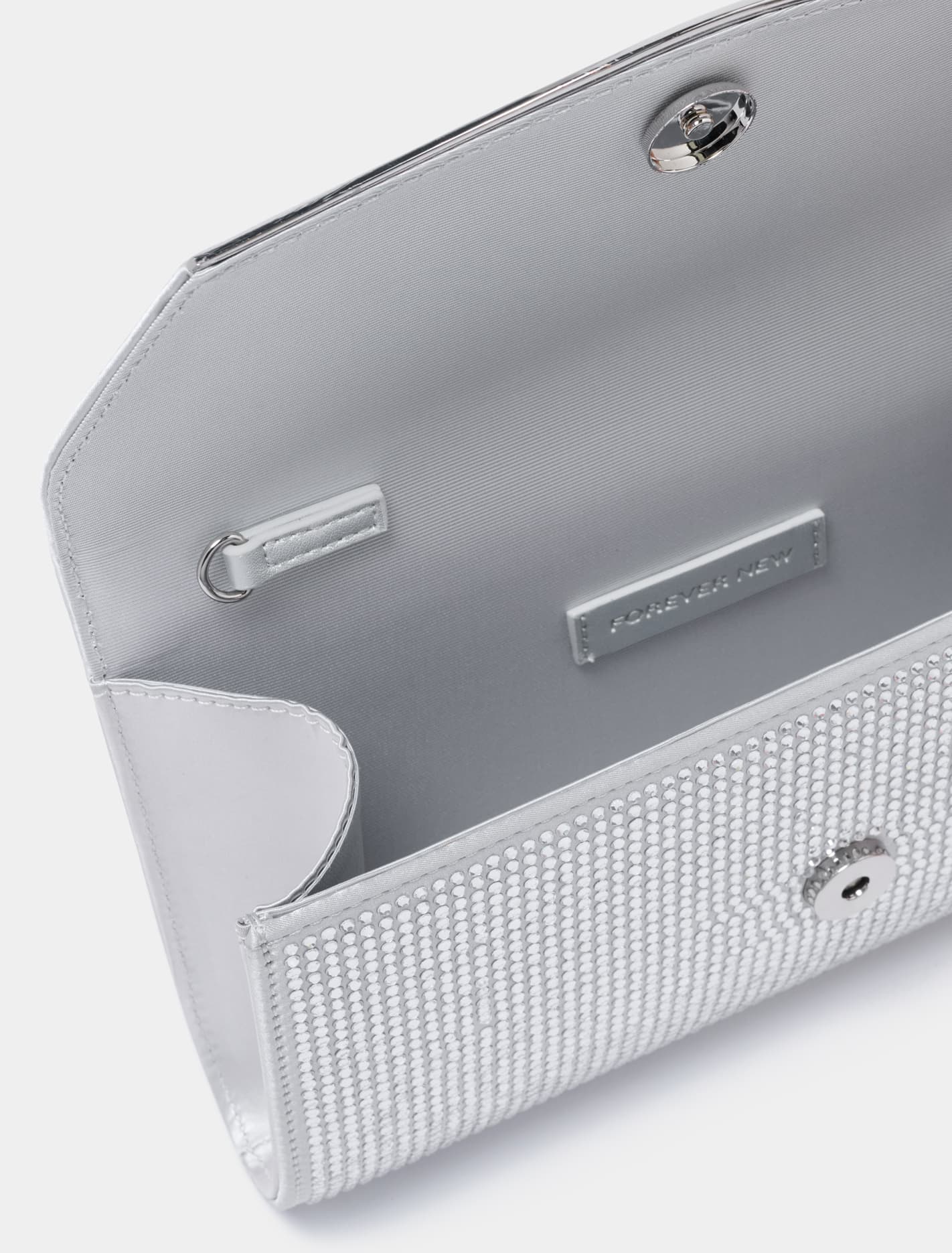 Hillary Heatfix Clutch Silver_mannequin
