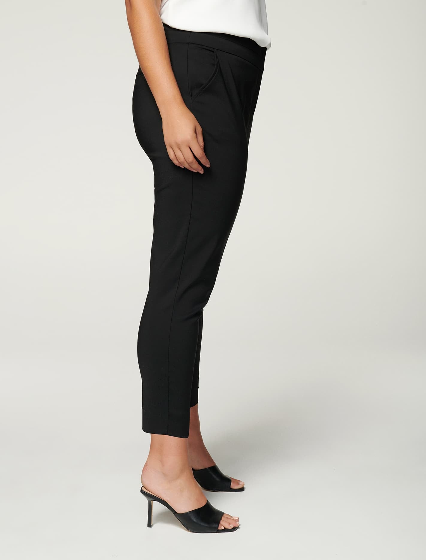 Audrey Curve High-Waist Cropped Pants Black