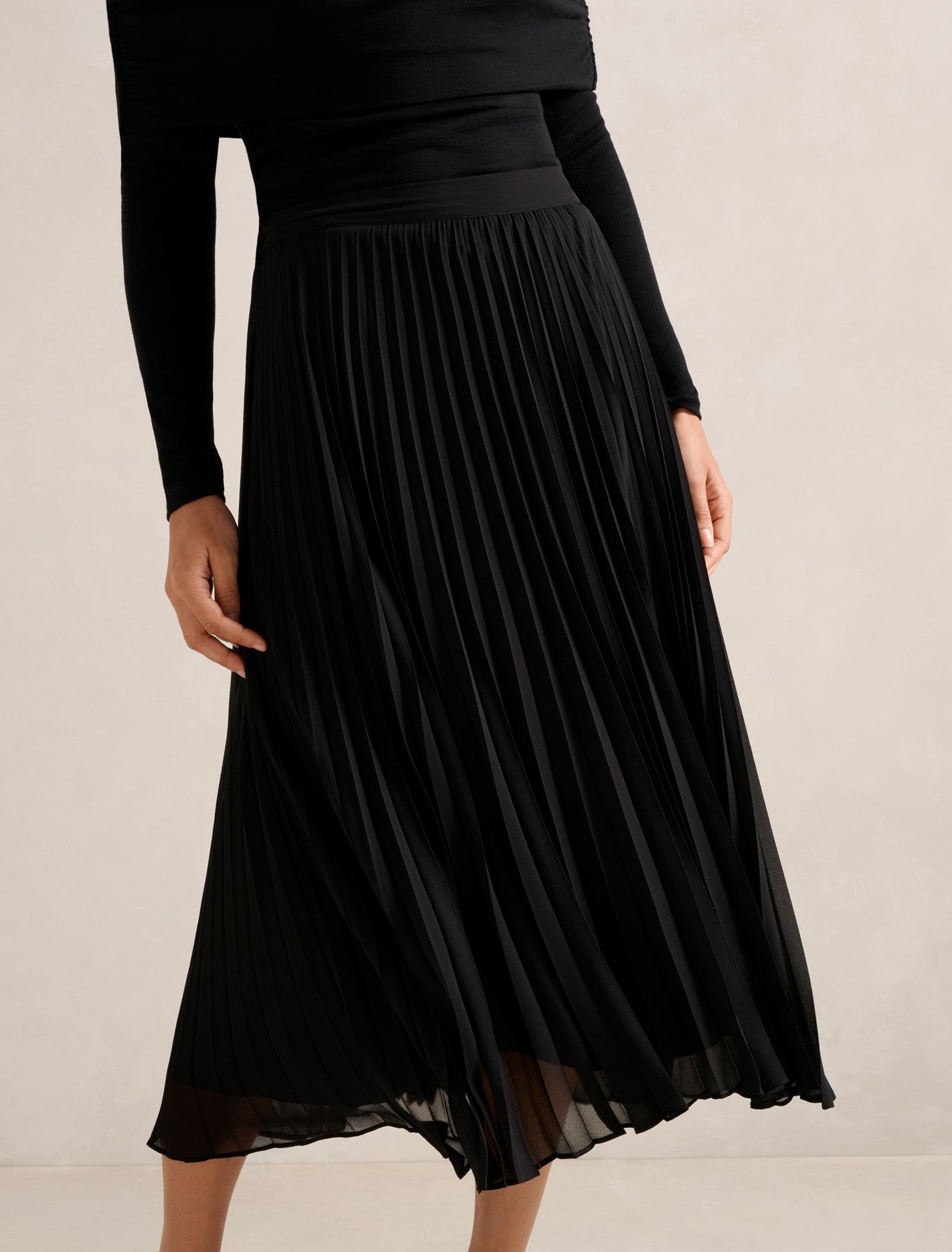 Hailee Pleated Skirt Black