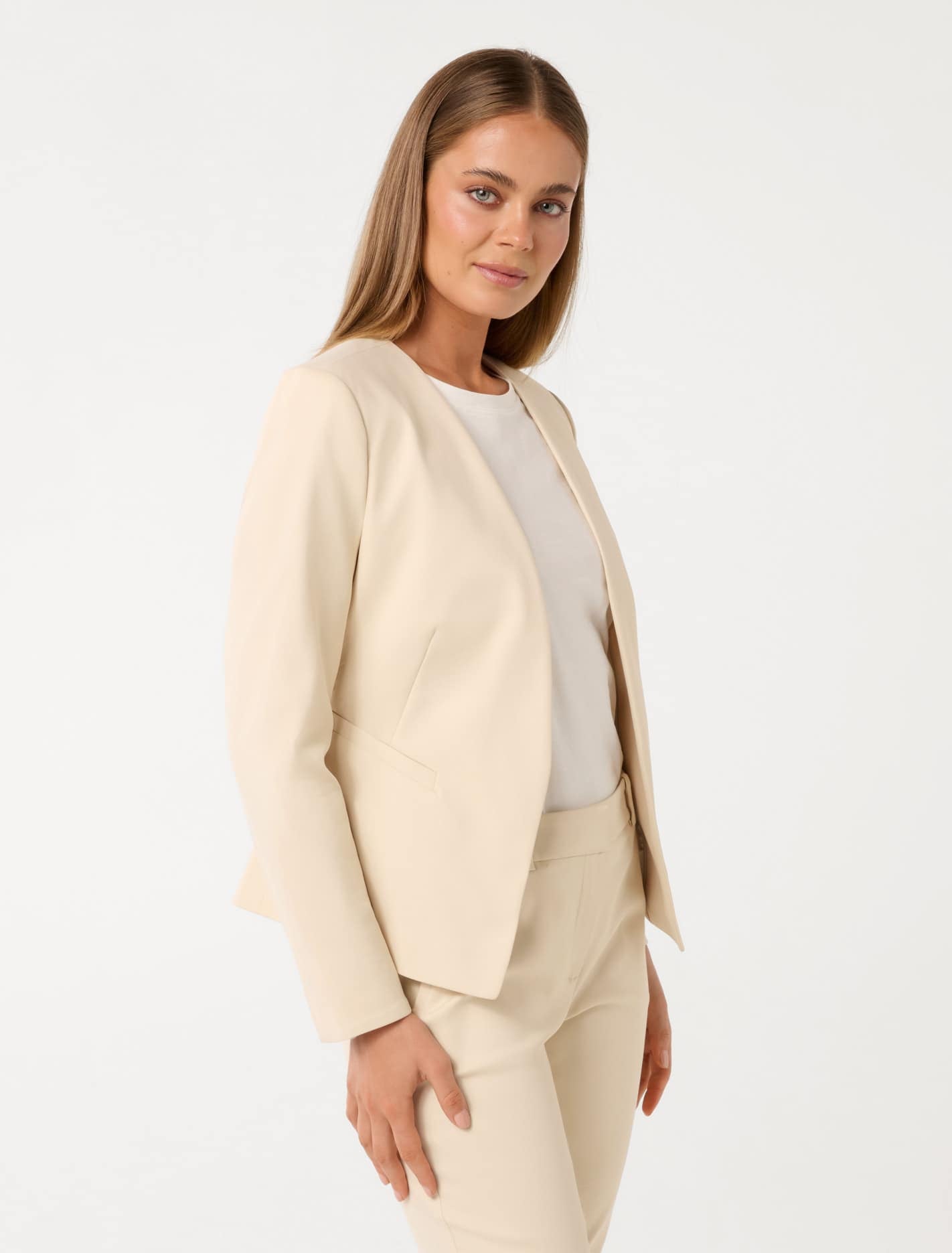 Alyssa Fitted Blazer Vanilla Suit