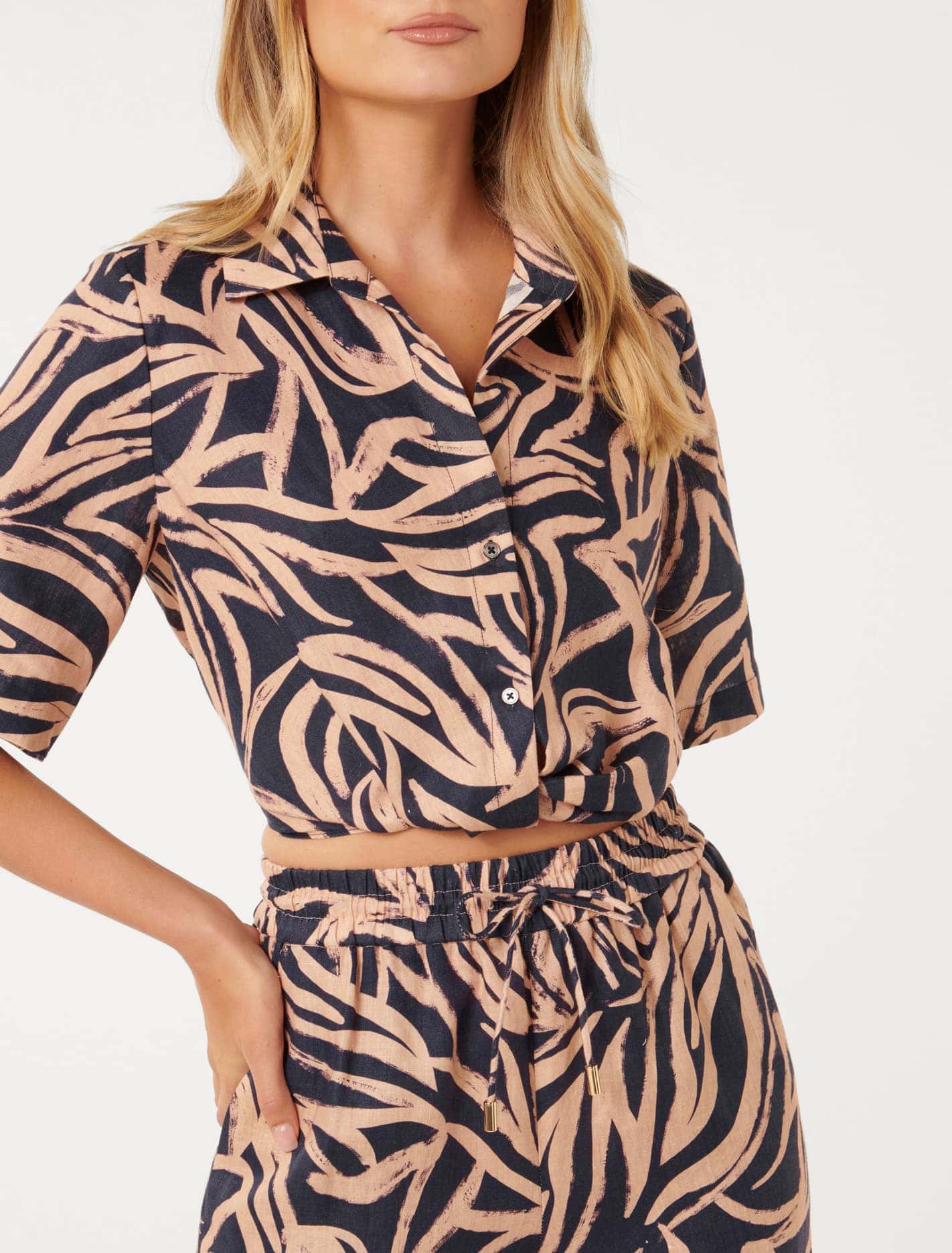 Taylor Crop Twist Shirt Navy Filson Abstract Co-ord