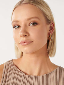 Signature Hailee Wavy Pearl Hoop Pearl & Gold